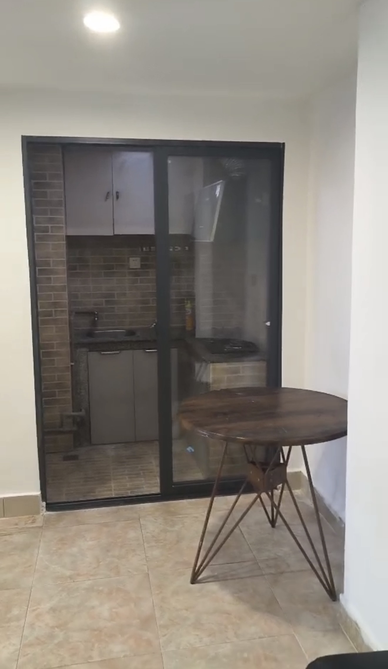 金龙小区  2室2厅1卫    2100.0元/月 金龙小区  2室2厅1卫    2100.0元/月室内图