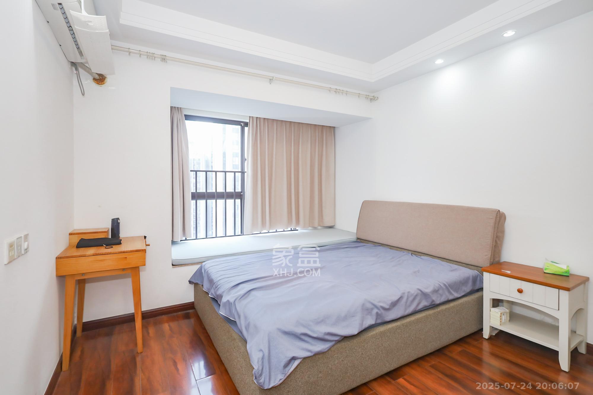 绿地中央广场 3室2厅2卫 125.0万 绿地中央广场 3室2厅2卫 125.0万卧室