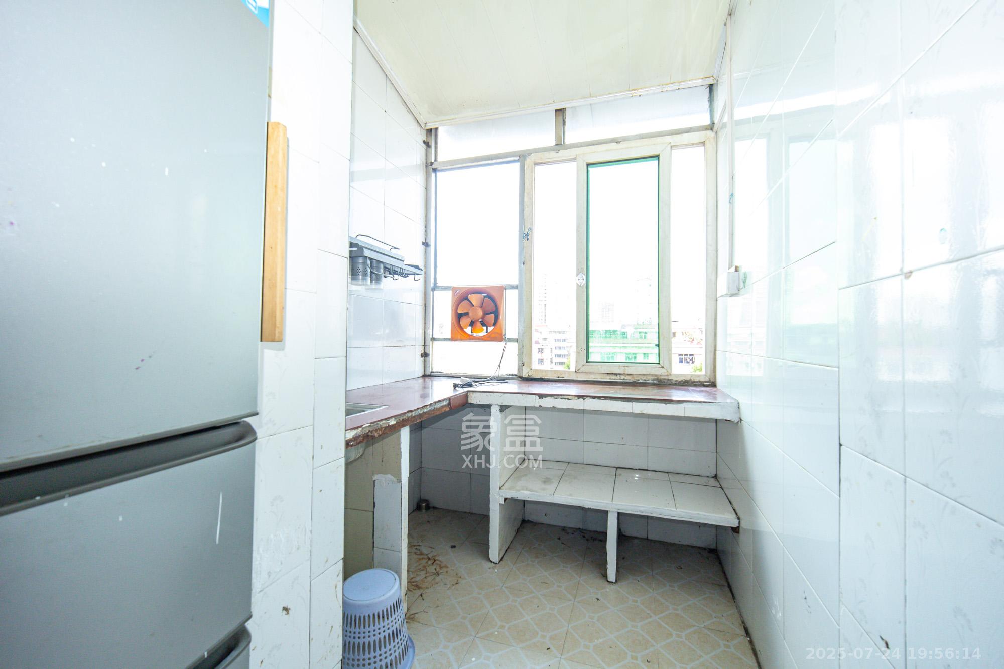 众鑫建材市场(长沙县星沙镇皮具市场) 10室4厅4卫 288.0万 众鑫建材市场(长沙县星沙镇皮具市场) 10室4厅4卫 288.0万厨房