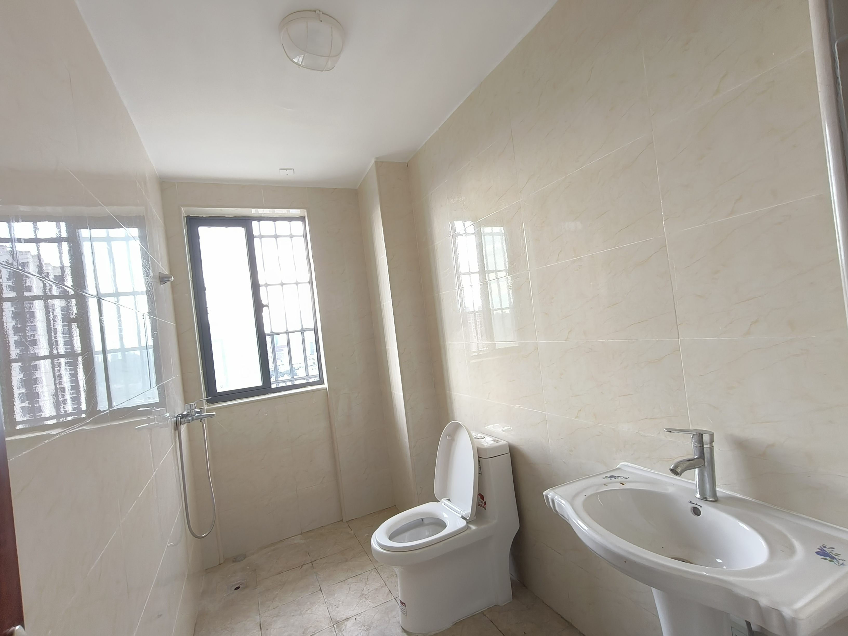 龙城新景  3室2厅2卫    2600.0元/月 龙城新景  3室2厅2卫    2600.0元/月室内图