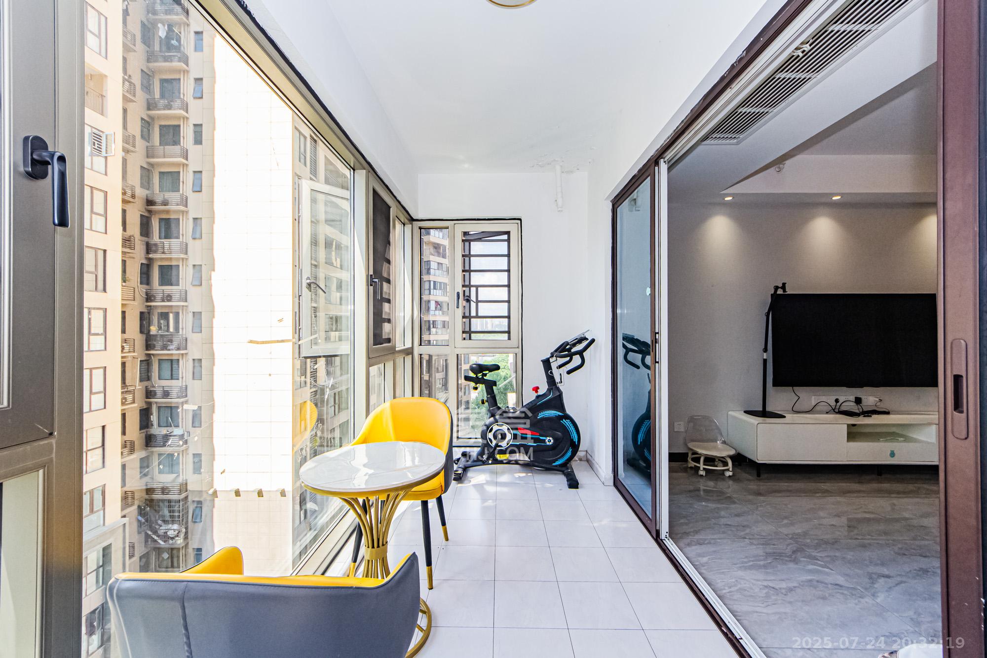 北辰三角洲C3区  5室2厅2卫    320.0万 北辰三角洲C3区  5室2厅2卫    320.0万阳台