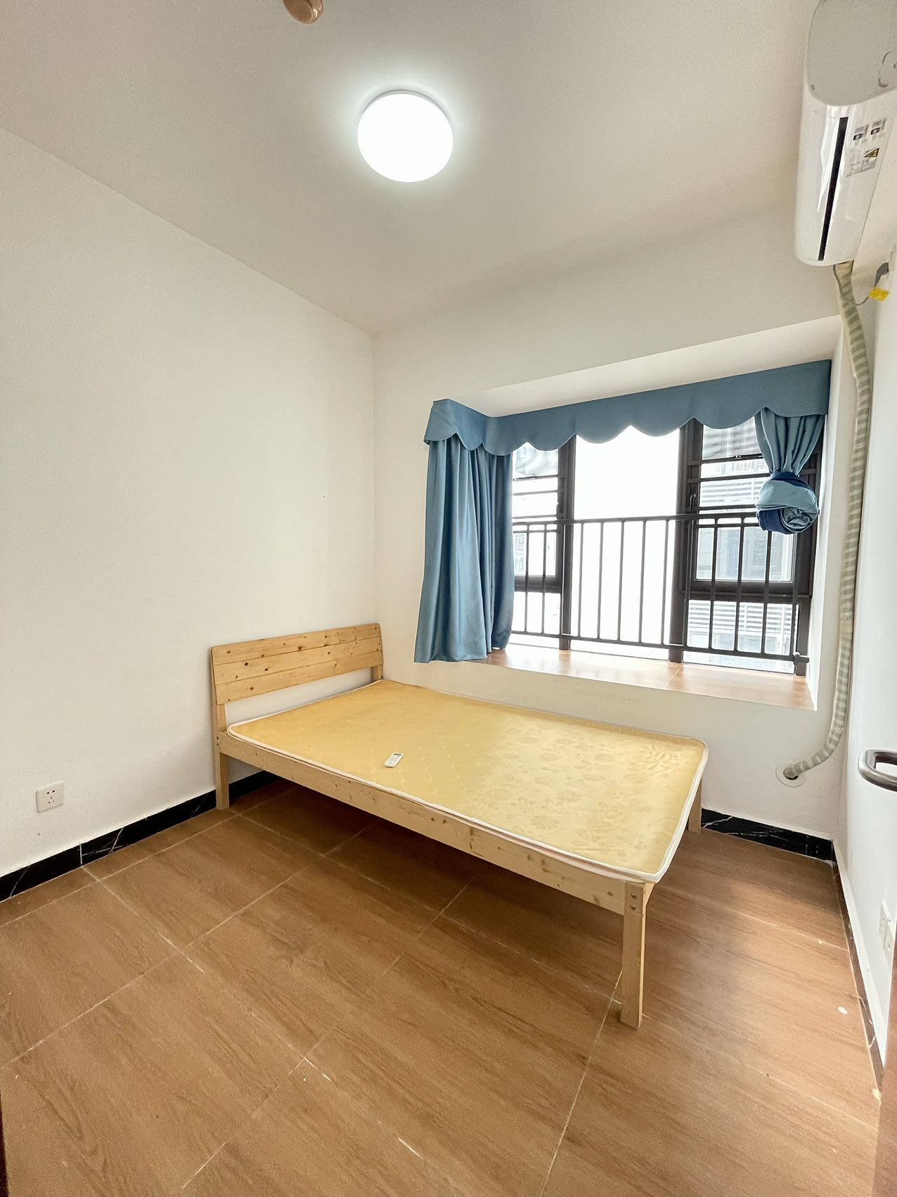 坡博家园一区  3室2厅1卫    2600.0元/月室内图
