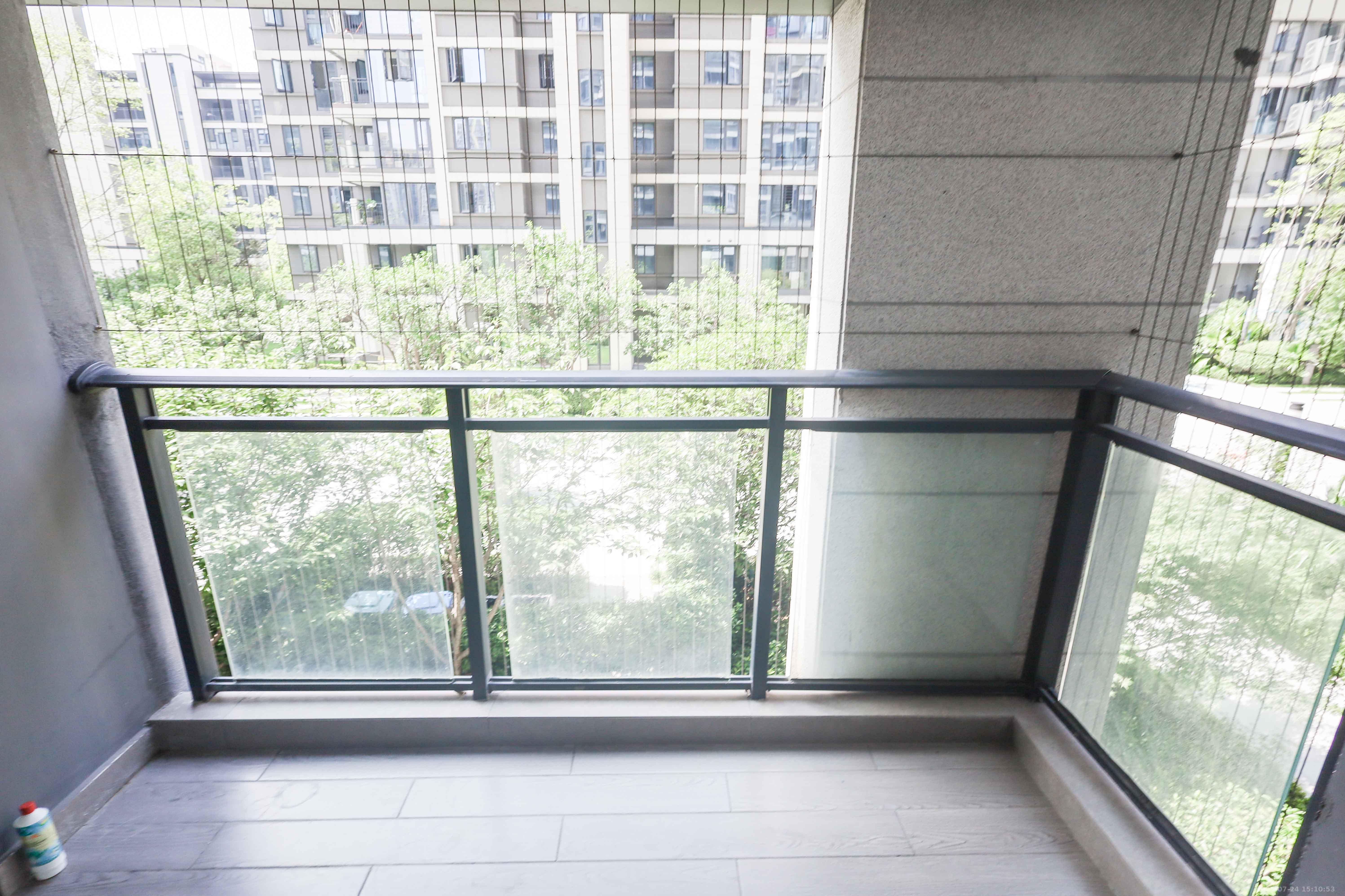 中海麓山境北区 3室2厅2卫 99.6万 中海麓山境北区 3室2厅2卫 99.6万阳台