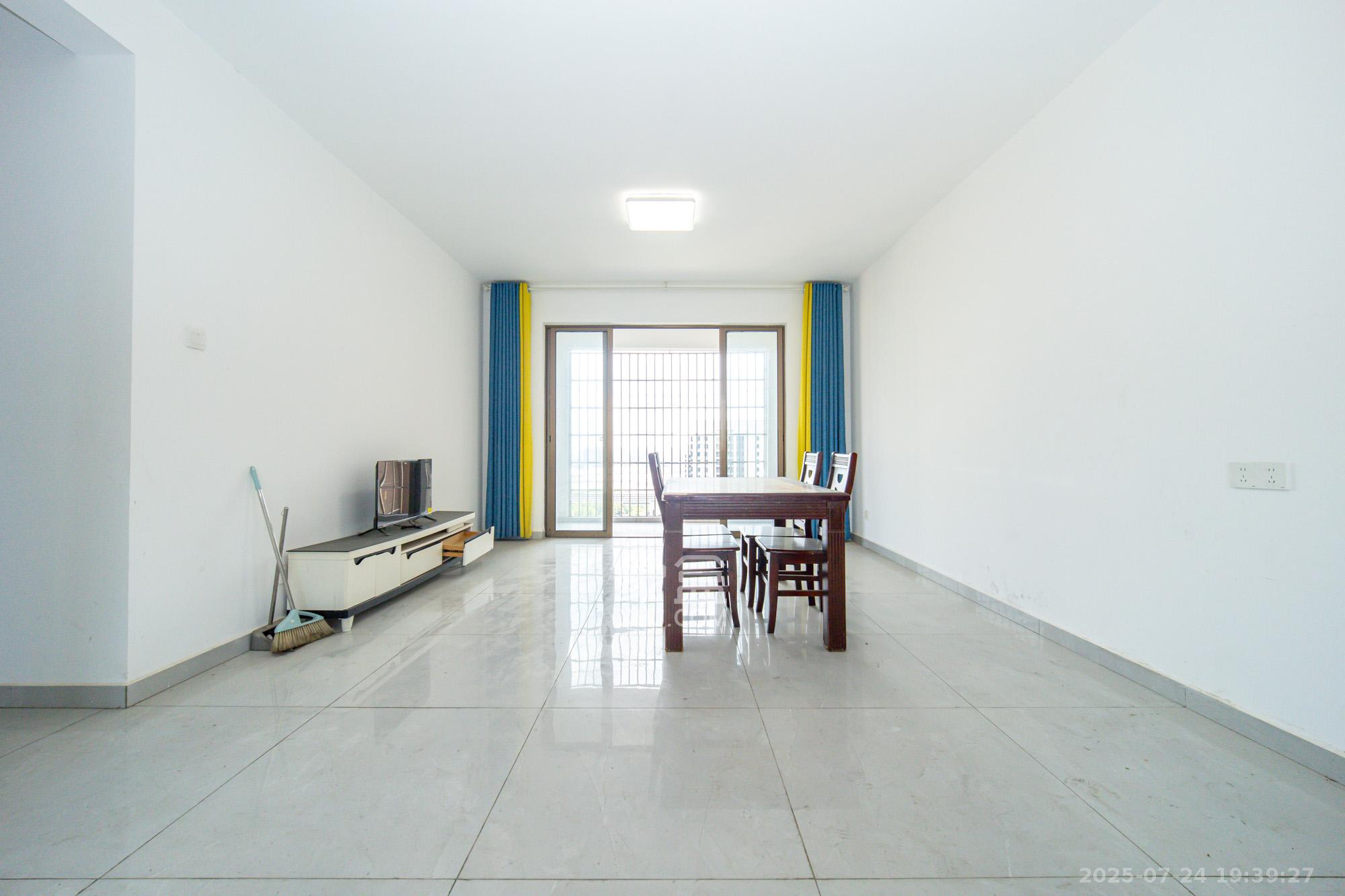 家和院  4室2厅1卫    90.8万 家和院  4室2厅1卫    90.8万客厅