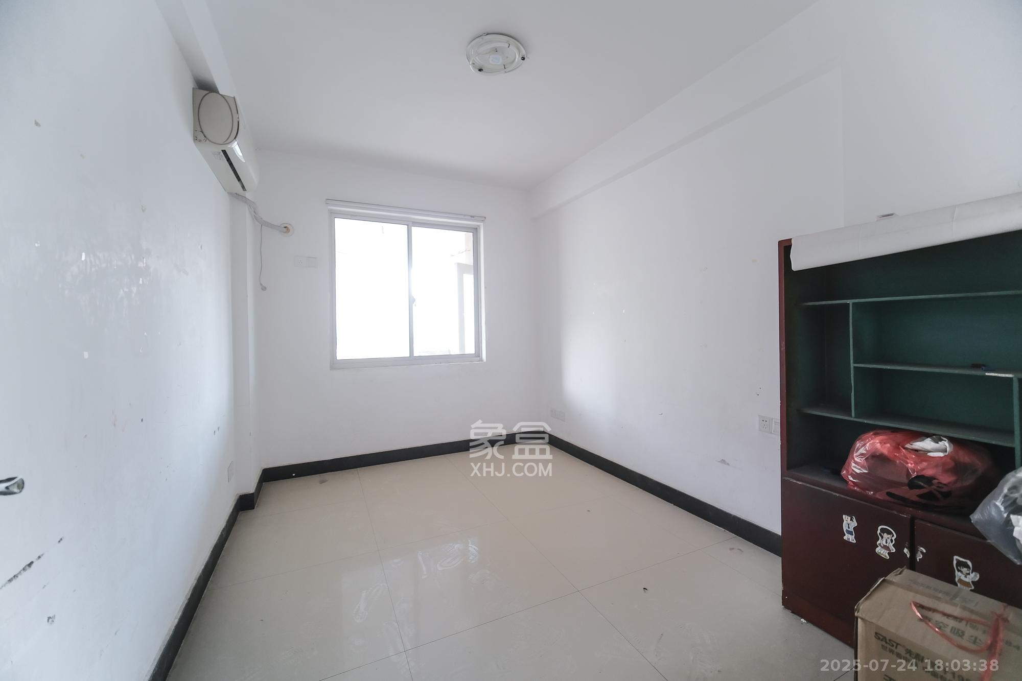 红树湾 3室2厅2卫 70.0万 红树湾 3室2厅2卫 70.0万卧室