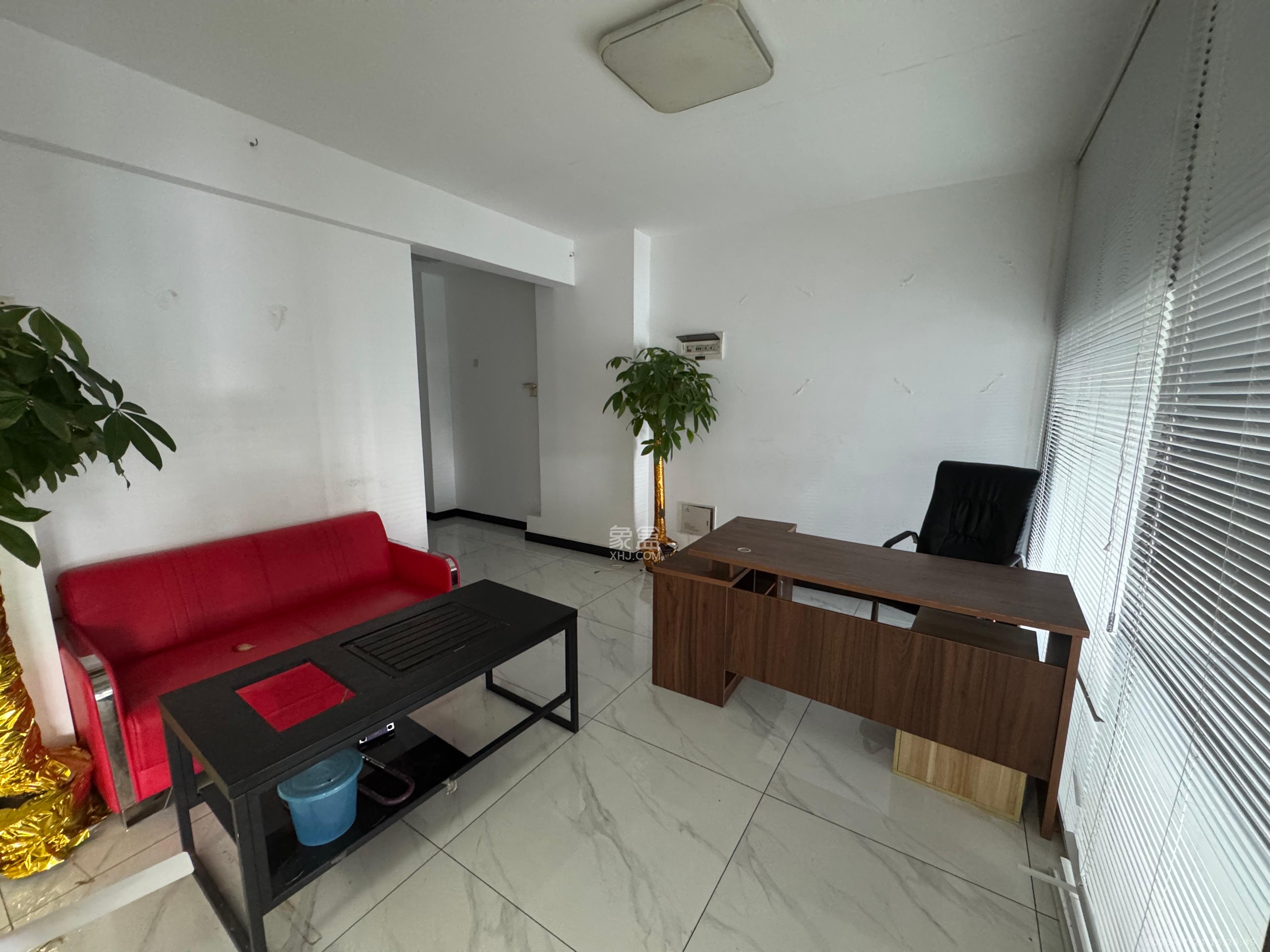 星大峰汇商务楼 1室1厅1卫 1800.0元/月 星大峰汇商务楼 1室1厅1卫 1800.0元/月室内图