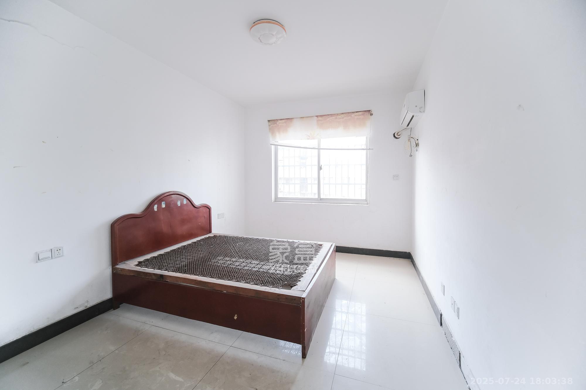 红树湾 3室2厅2卫 70.0万 红树湾 3室2厅2卫 70.0万卧室