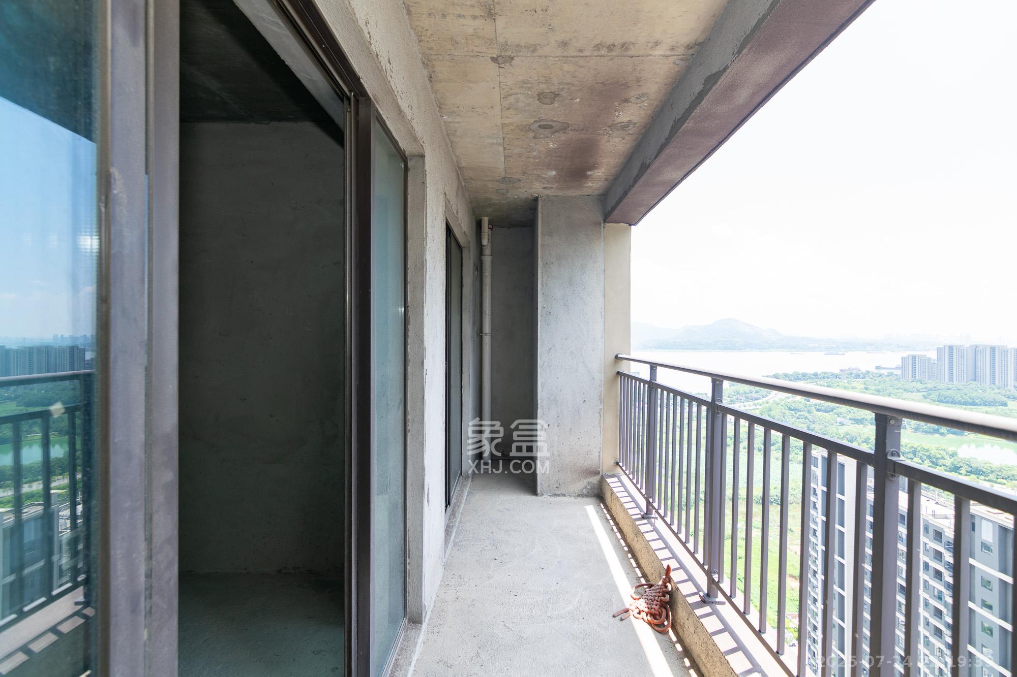 湾田望江府  4室2厅2卫    68.0万 湾田望江府  4室2厅2卫    68.0万阳台