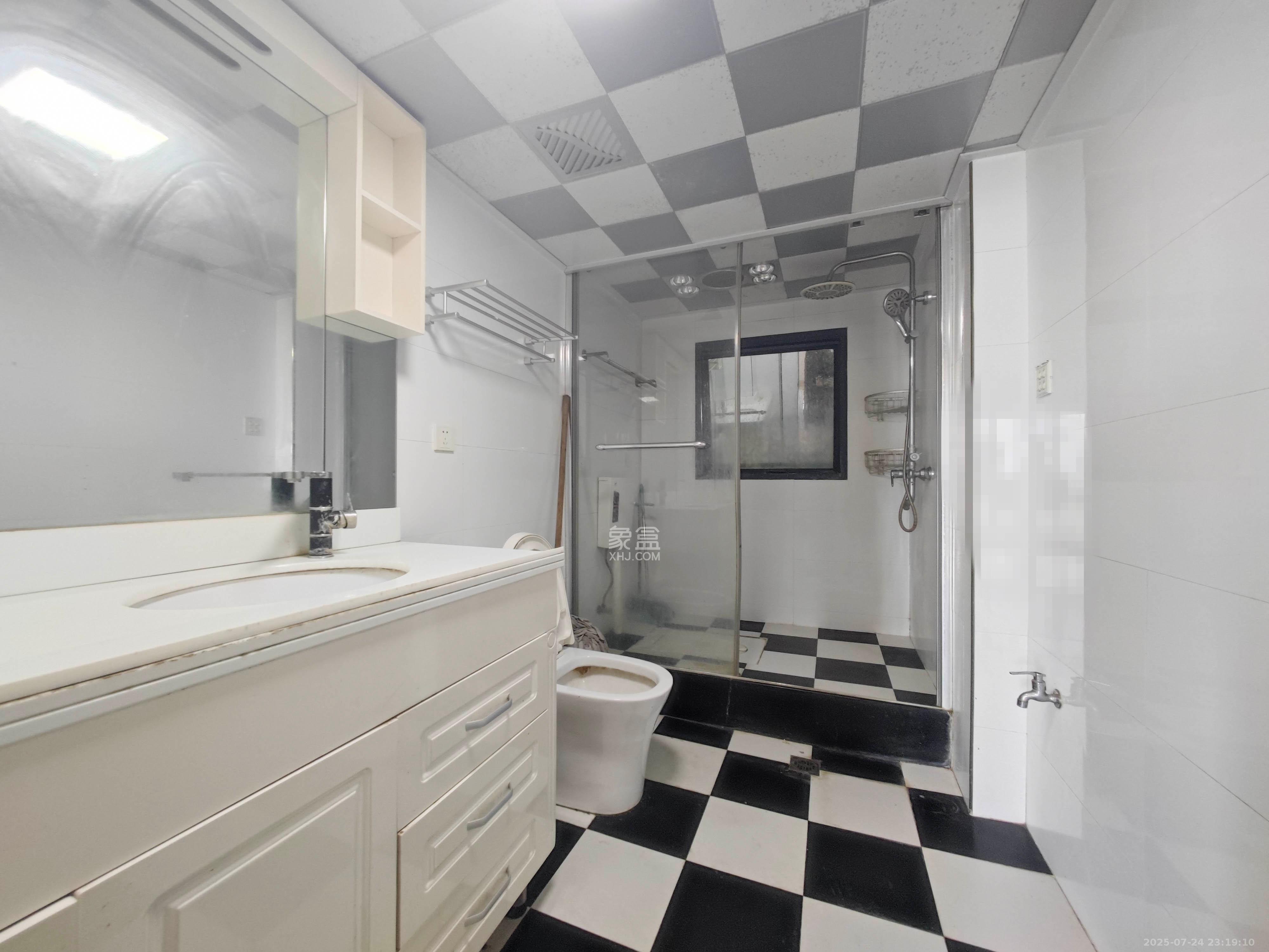 水岸天际(一期、二期) 4室2厅2卫 109.0万 水岸天际(一期、二期) 4室2厅2卫 109.0万卫生间