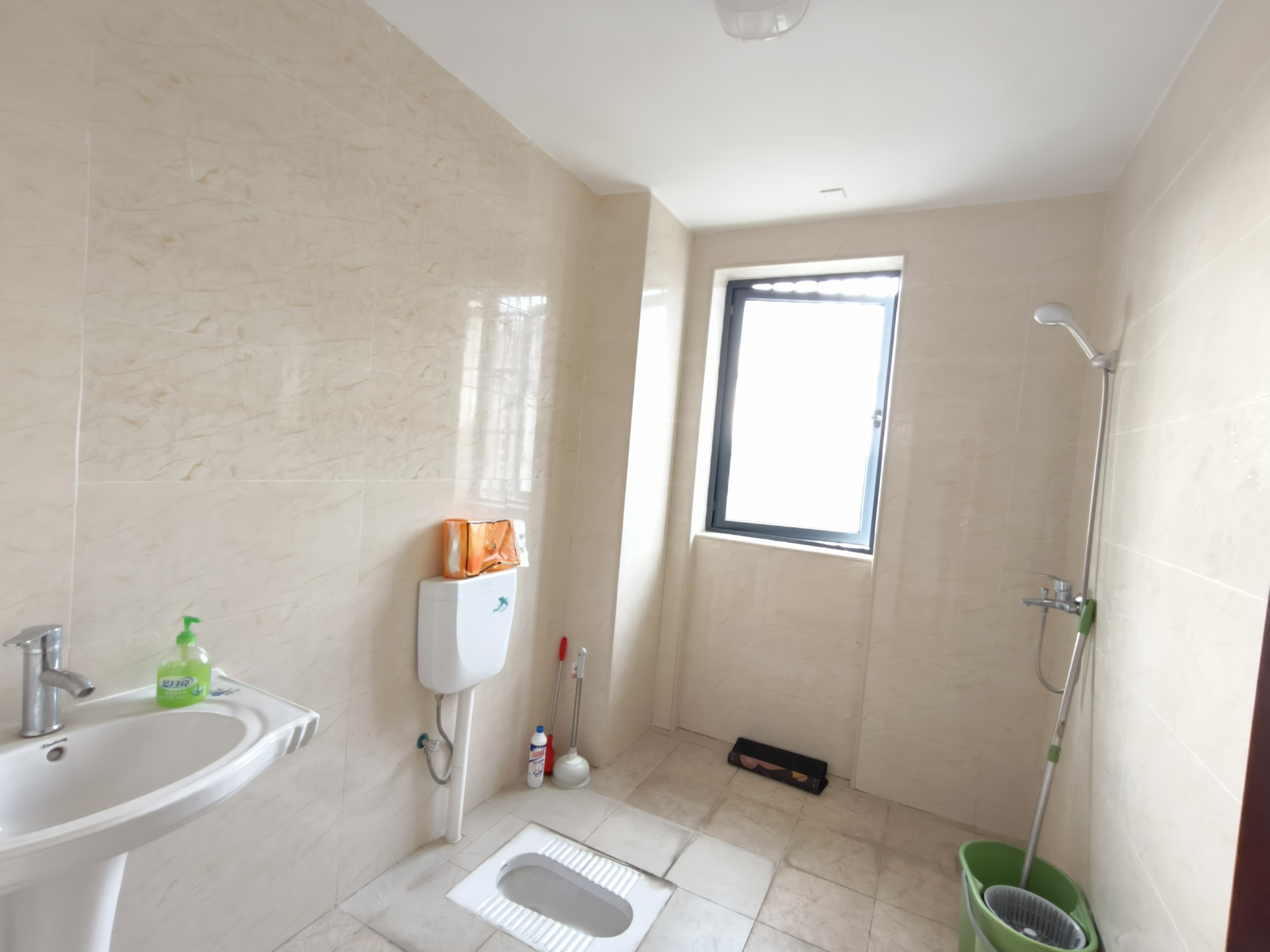 龙城新景  3室2厅2卫    2600.0元/月 龙城新景  3室2厅2卫    2600.0元/月室内图