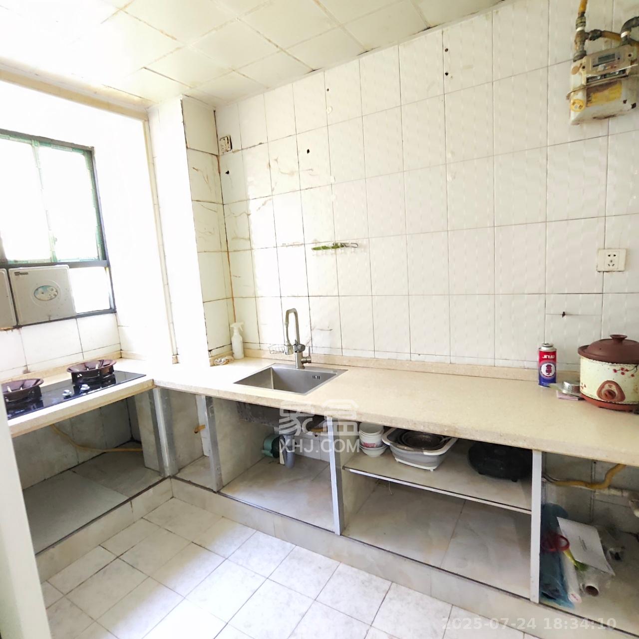 中南汽车世界 2室2厅1卫 1100.0元/月 中南汽车世界 2室2厅1卫 1100.0元/月室内图