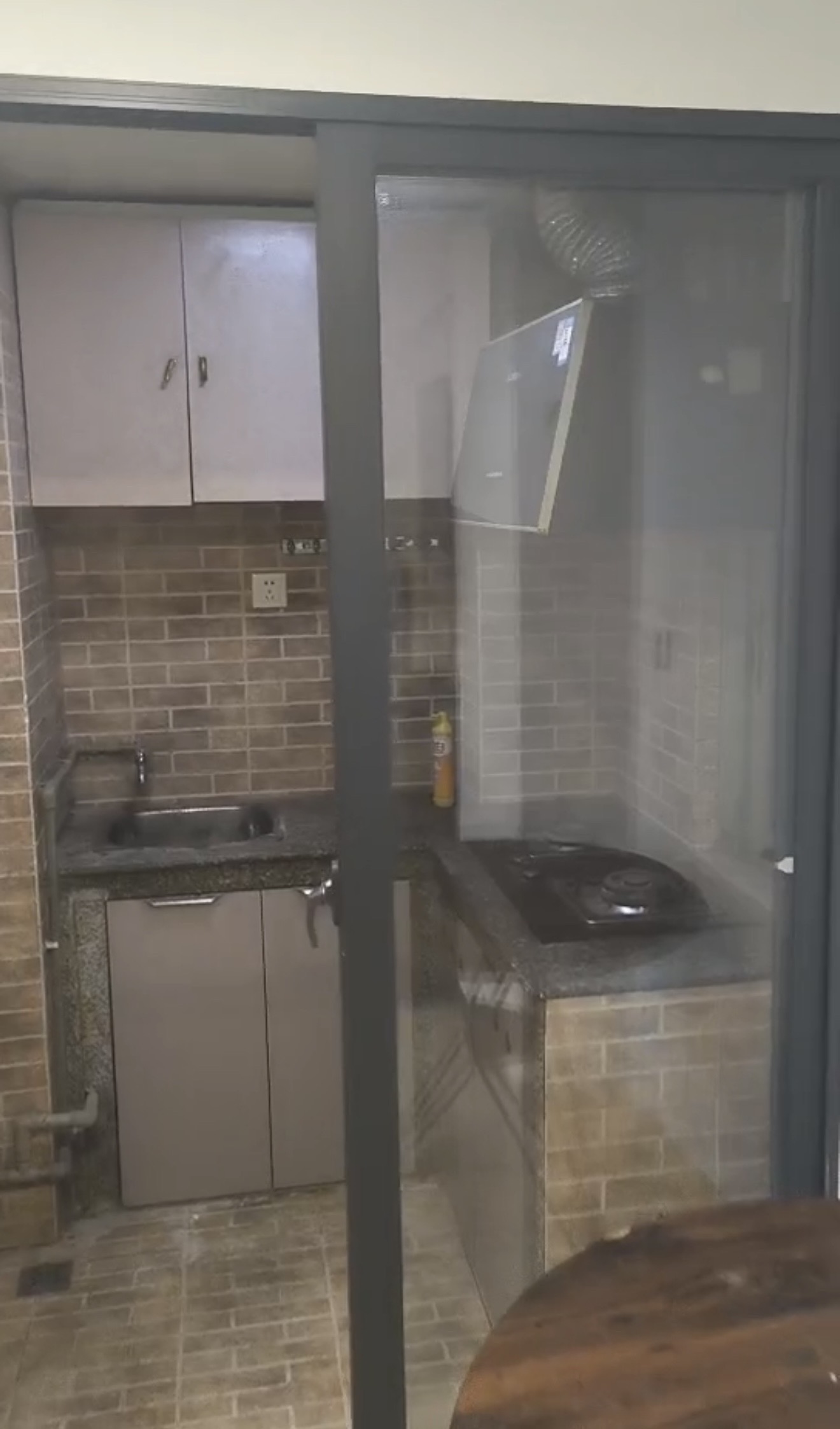 金龙小区  2室2厅1卫    2100.0元/月 金龙小区  2室2厅1卫    2100.0元/月室内图