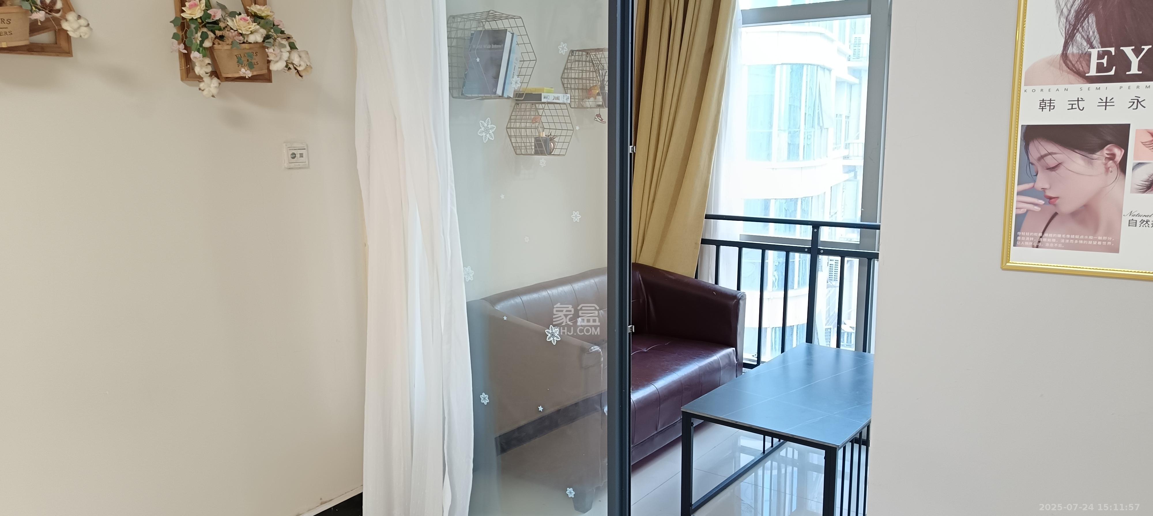 奥克斯广场 1室1厅1卫 2200.0元/月 奥克斯广场 1室1厅1卫 2200.0元/月室内图