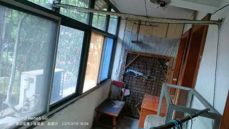 春园石化家属楼 2室2厅1卫 38.8万 春园石化家属楼 2室2厅1卫 38.8万客厅