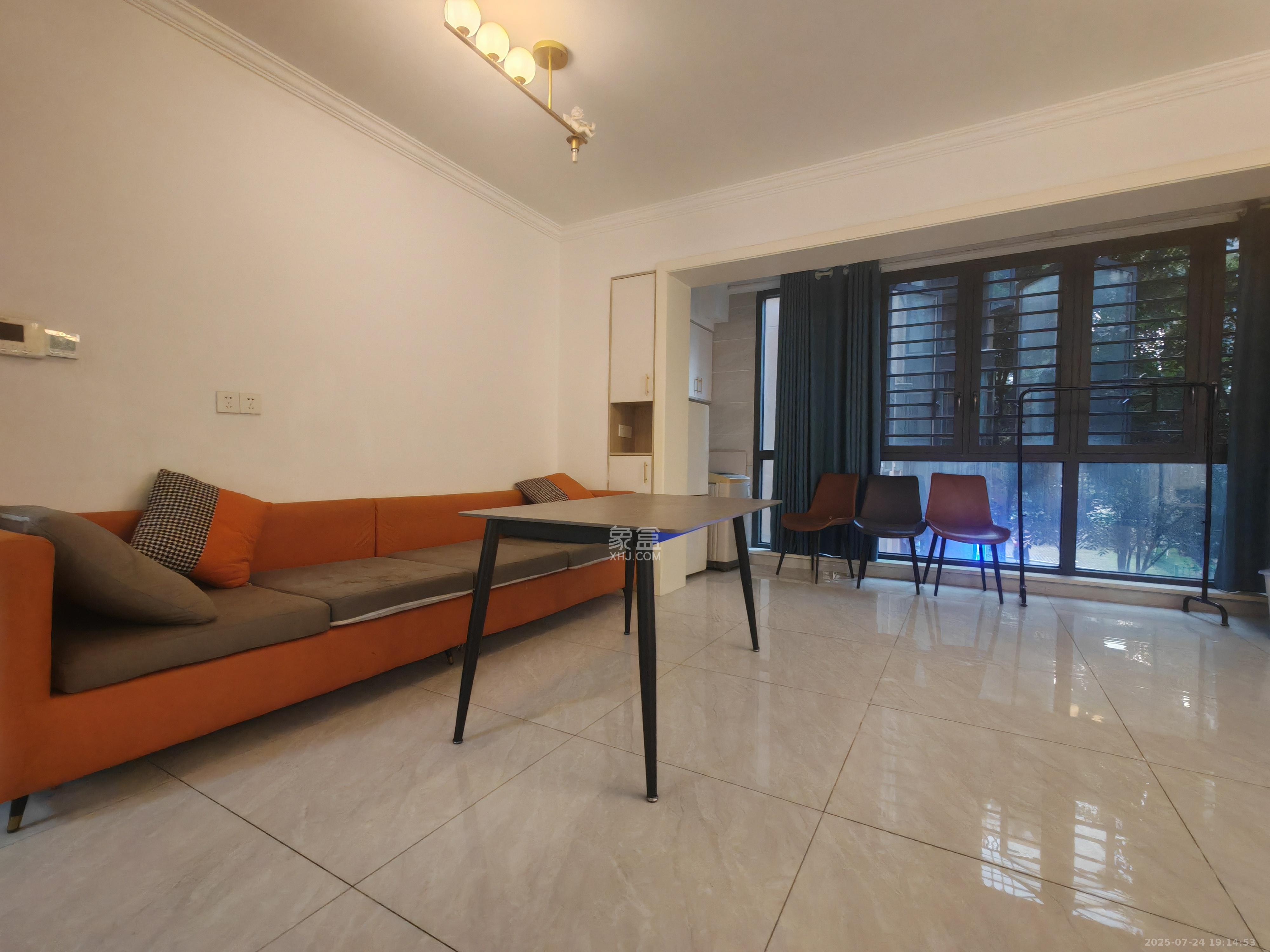 洋湖和园(福联嘉苑) 3室2厅1卫 2300.0元/月 洋湖和园(福联嘉苑) 3室2厅1卫 2300.0元/月室内图