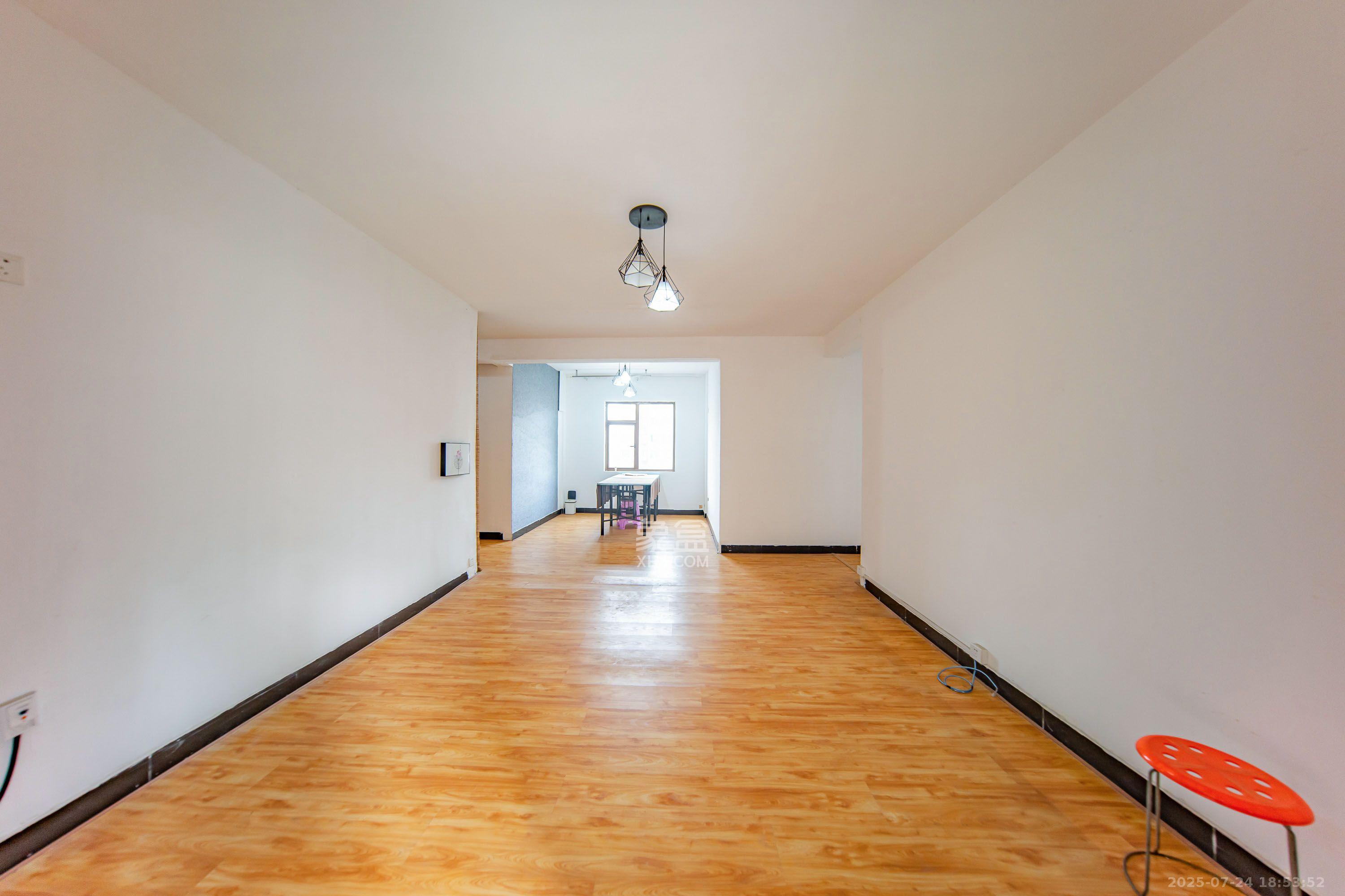 江山帝景哈佛  4室2厅2卫    2300.0元/月室内图