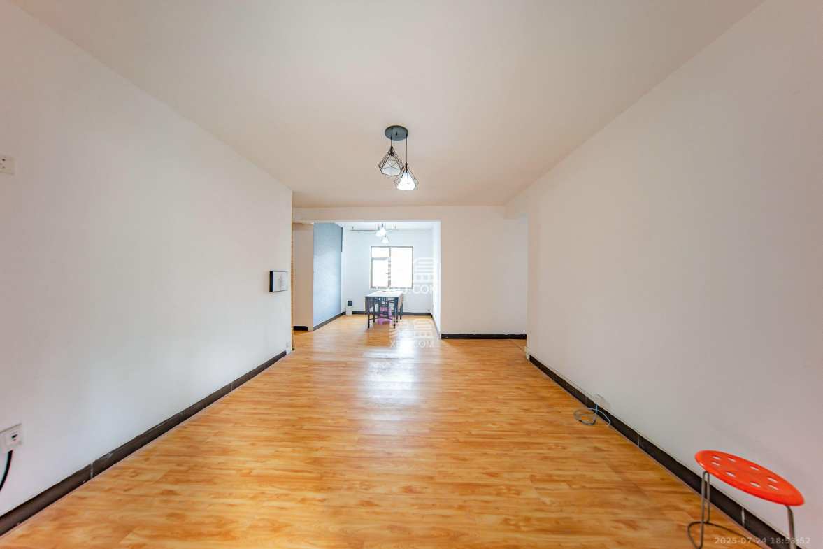 江山帝景哈佛  4室2厅2卫    2300.0元/月 江山帝景哈佛  4室2厅2卫    2300.0元/月室内图