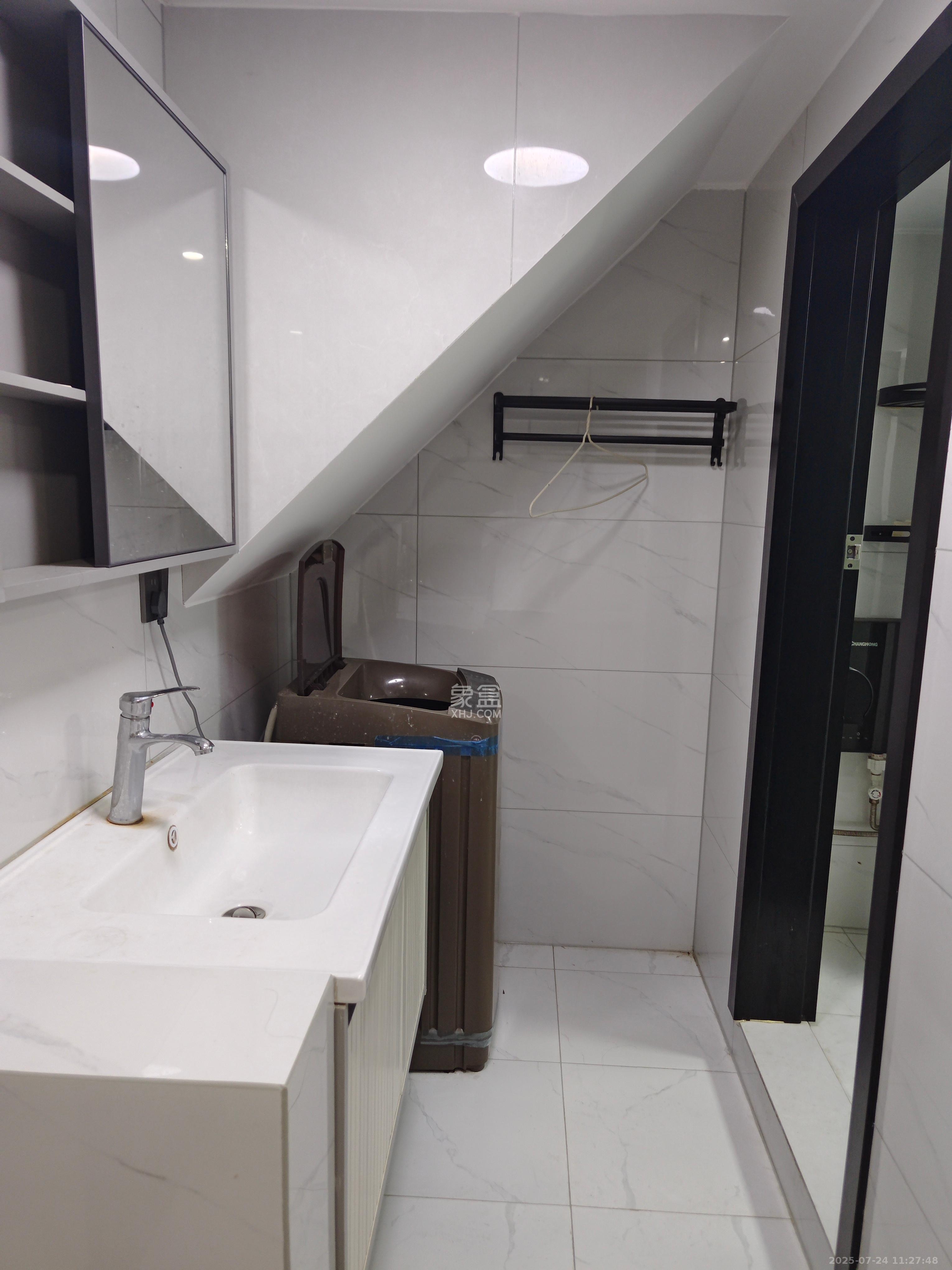 弘阳时光里  2室1厅1卫    2300.0元/月室内图