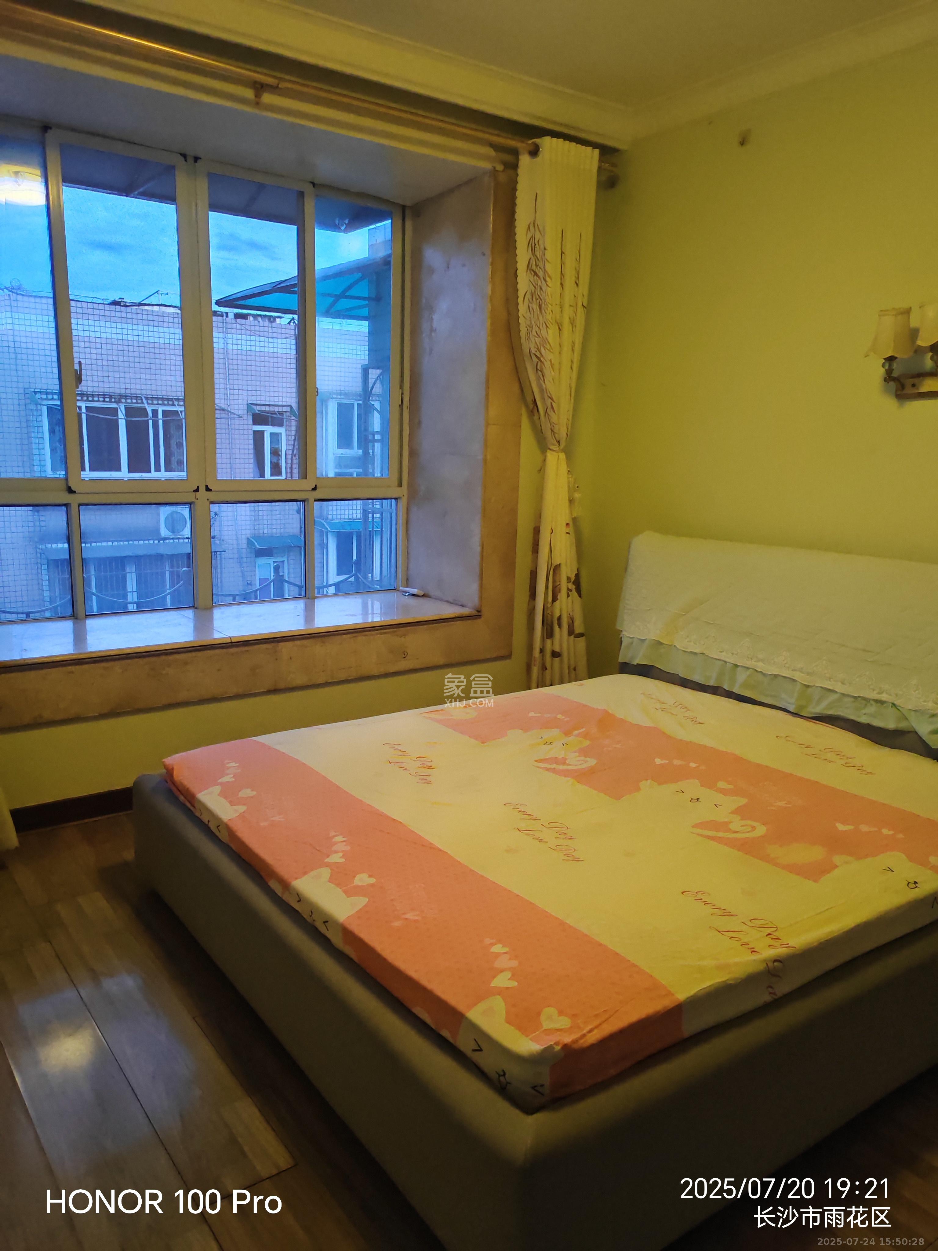 鑫天花园 4室2厅2卫 2600.0元/月 鑫天花园 4室2厅2卫 2600.0元/月室内图