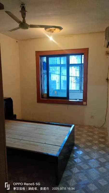 春园石化家属楼 2室2厅1卫 38.8万 春园石化家属楼 2室2厅1卫 38.8万客厅