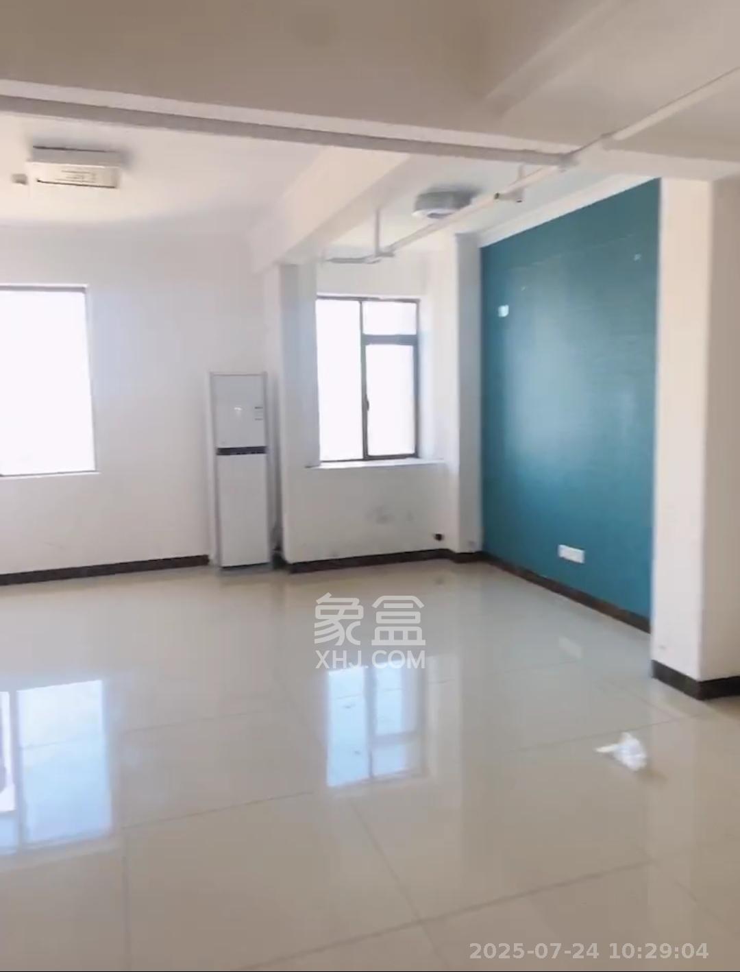 长房中庭国际(东郡华蓉广场) 1室1厅1卫 3200.0元/月 长房中庭国际(东郡华蓉广场) 1室1厅1卫 3200.0元/月室内图