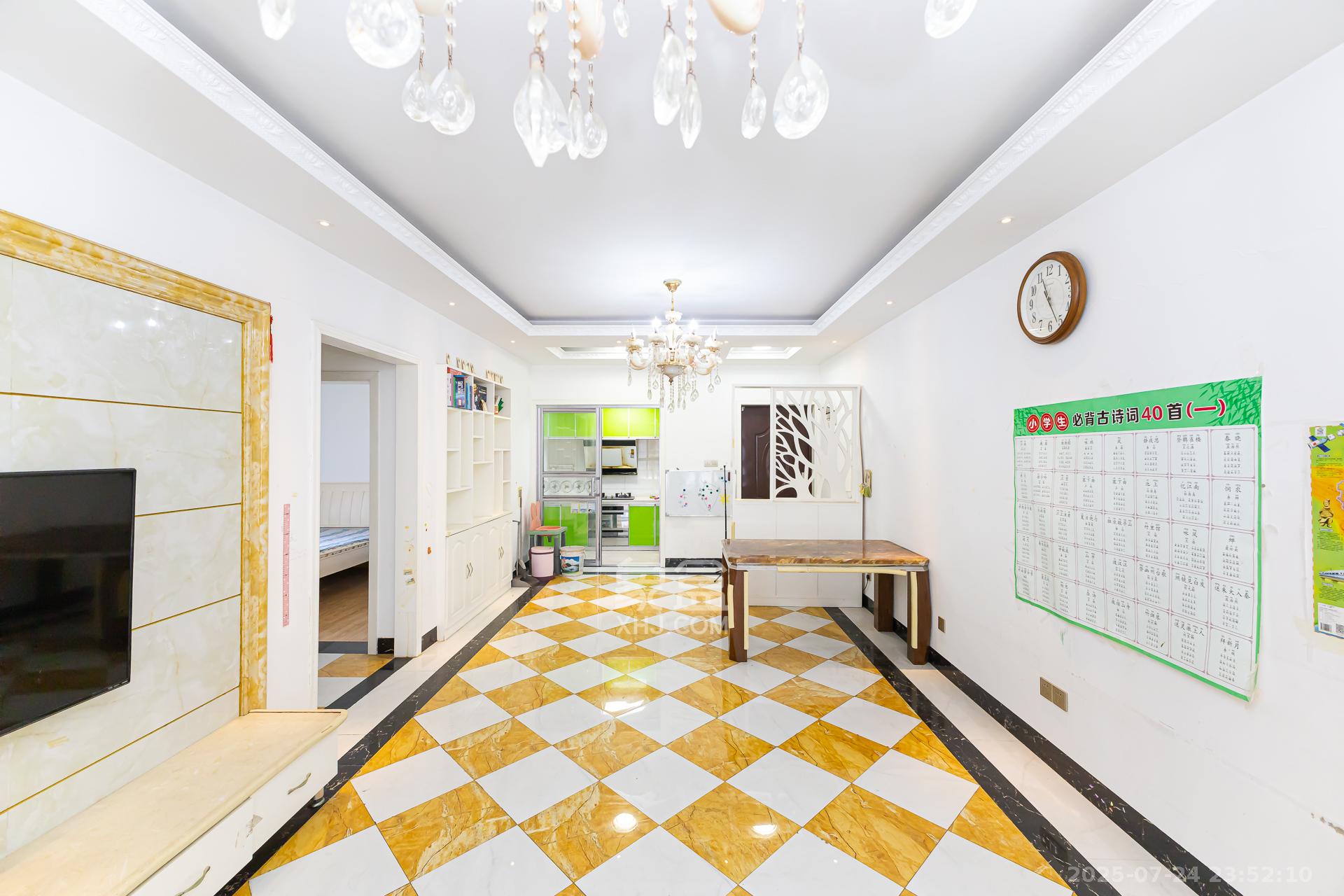 珠江东方明珠(新地东方明珠)三期 3室2厅1卫 66.0万 珠江东方明珠(新地东方明珠)三期 3室2厅1卫 66.0万客厅