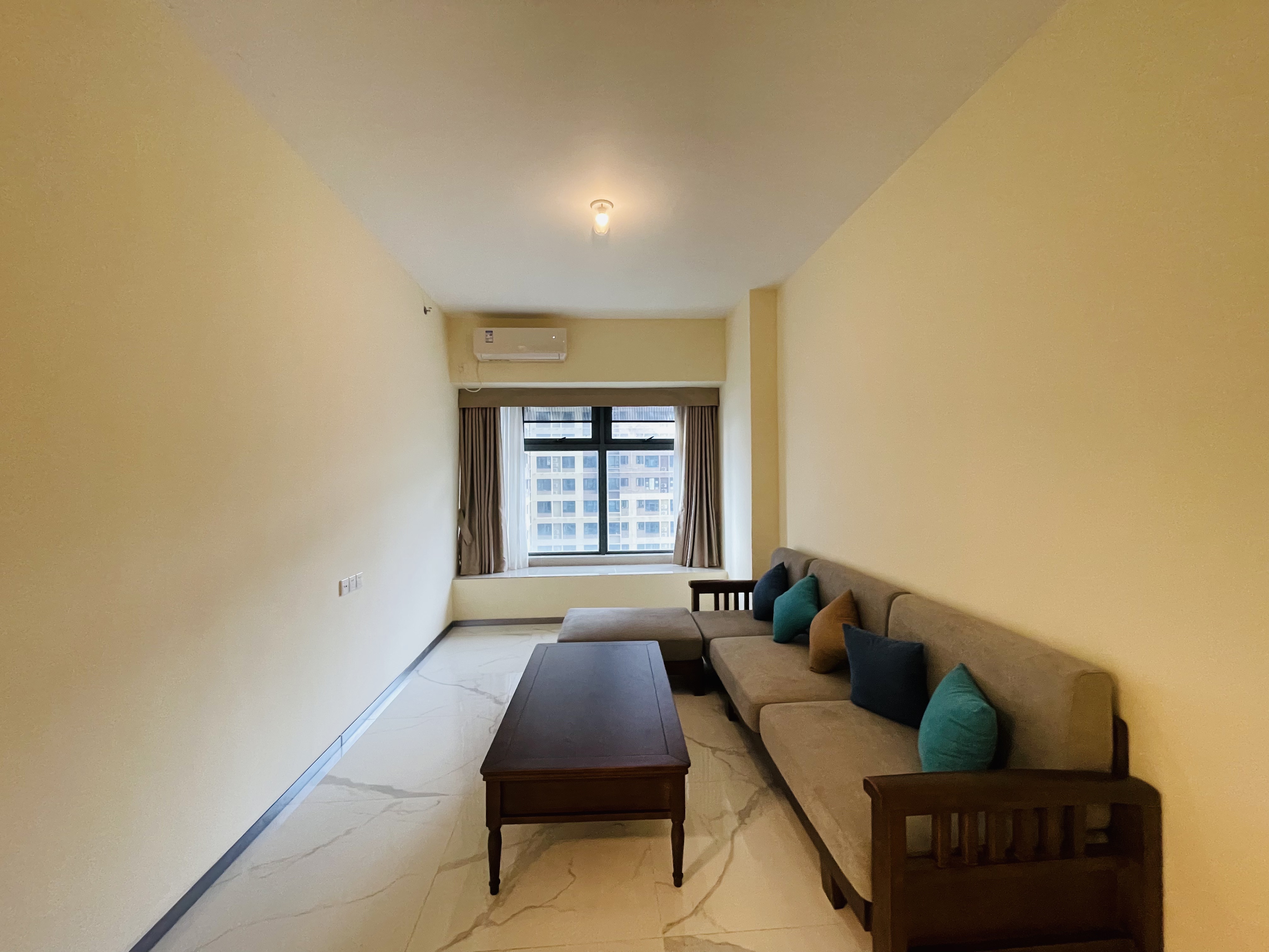 滨江海岸三期 1室1厅1卫 2100.00元/月 滨江海岸三期 1室1厅1卫 2100.00元/月室内图