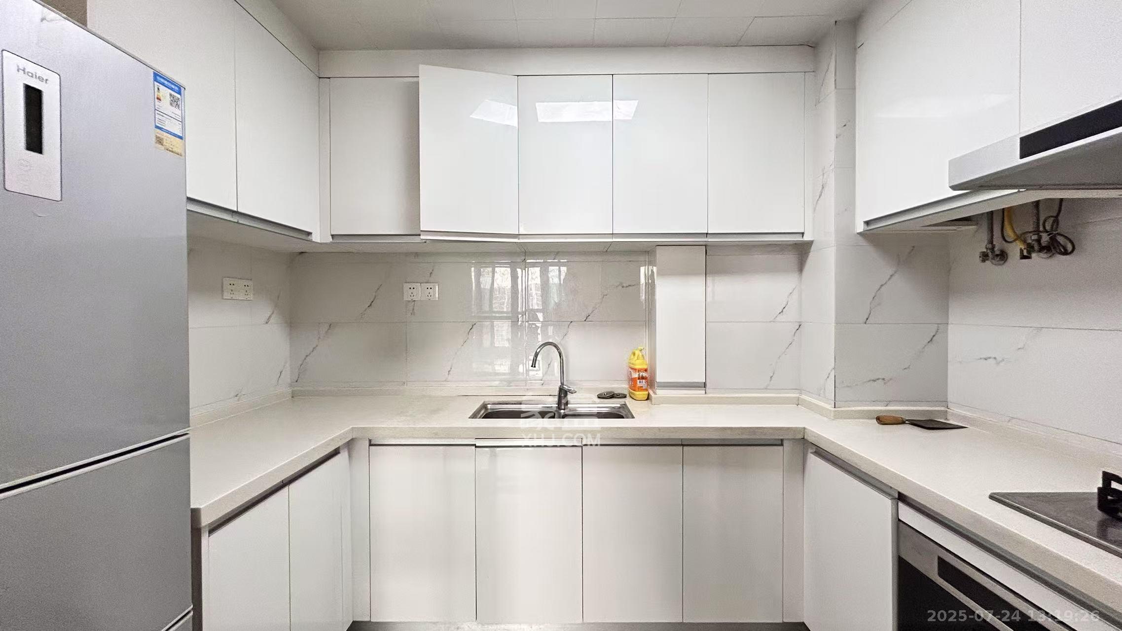 恒伟湘江时代 3室2厅1卫 3000.0元/月 恒伟湘江时代 3室2厅1卫 3000.0元/月室内图