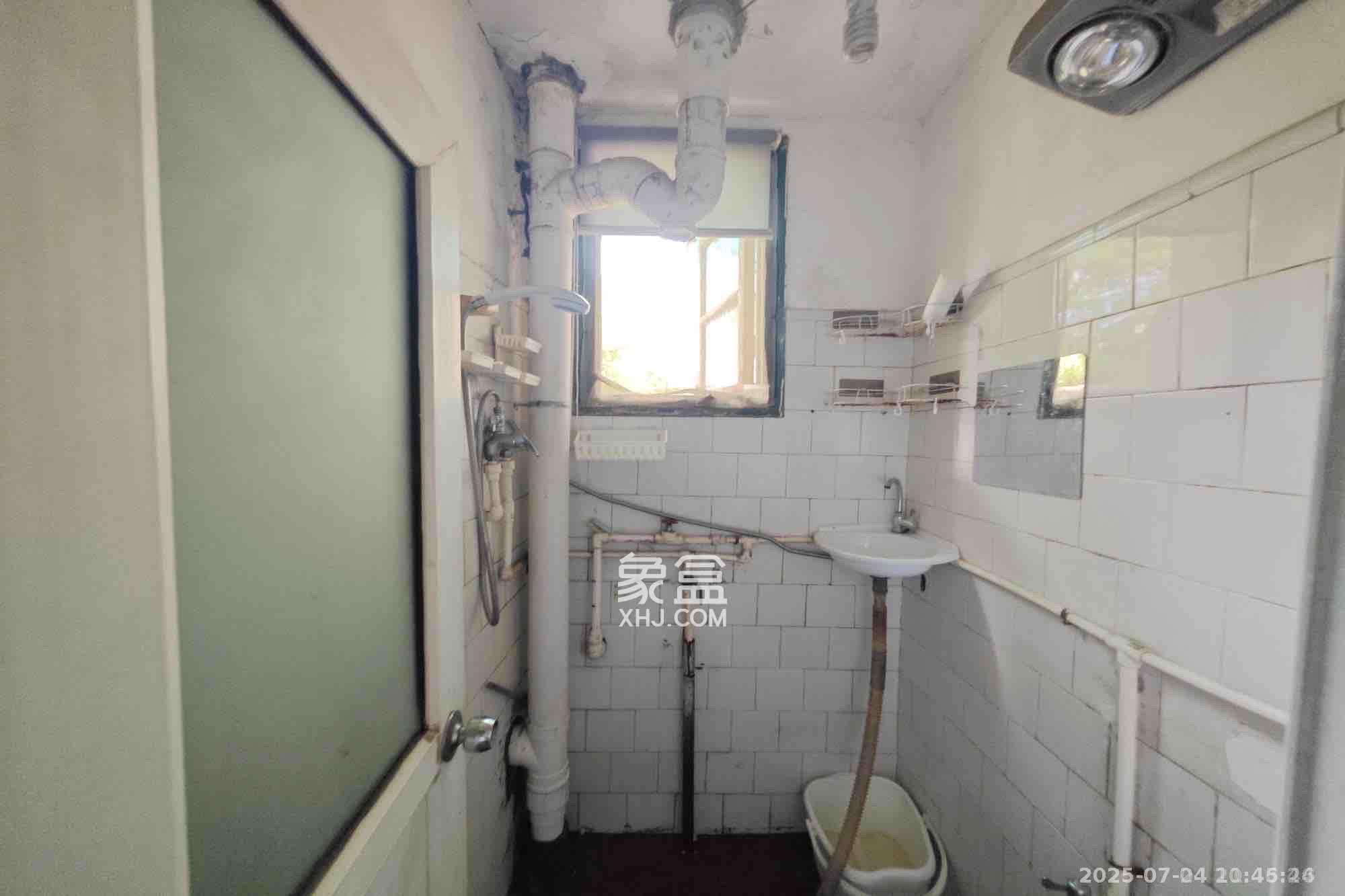 茶园坡社区(原王家冲社区)  1室0厅0卫    1400.0元/月室内图