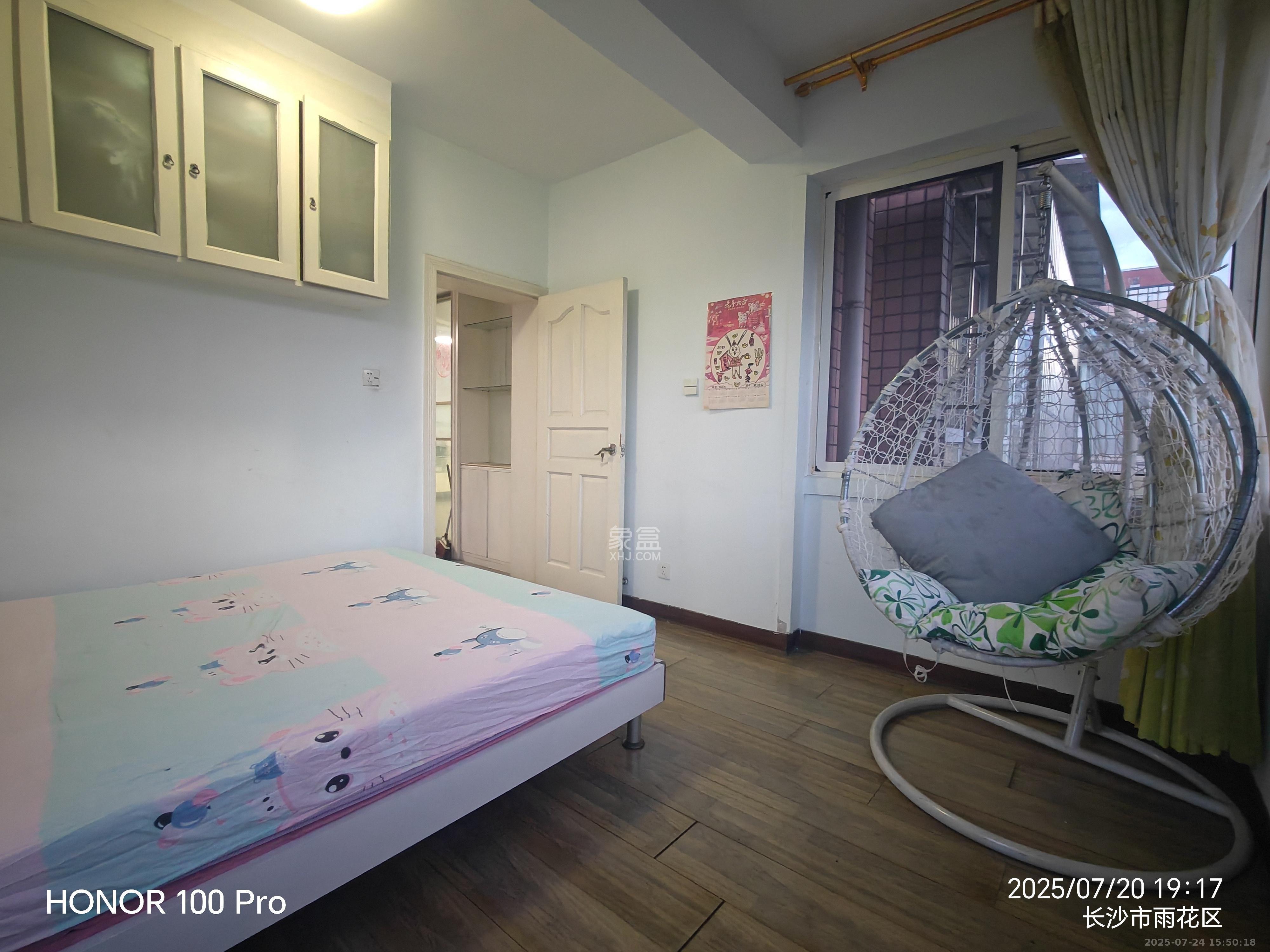 鑫天花园  4室2厅2卫   2600.00元/月室内图