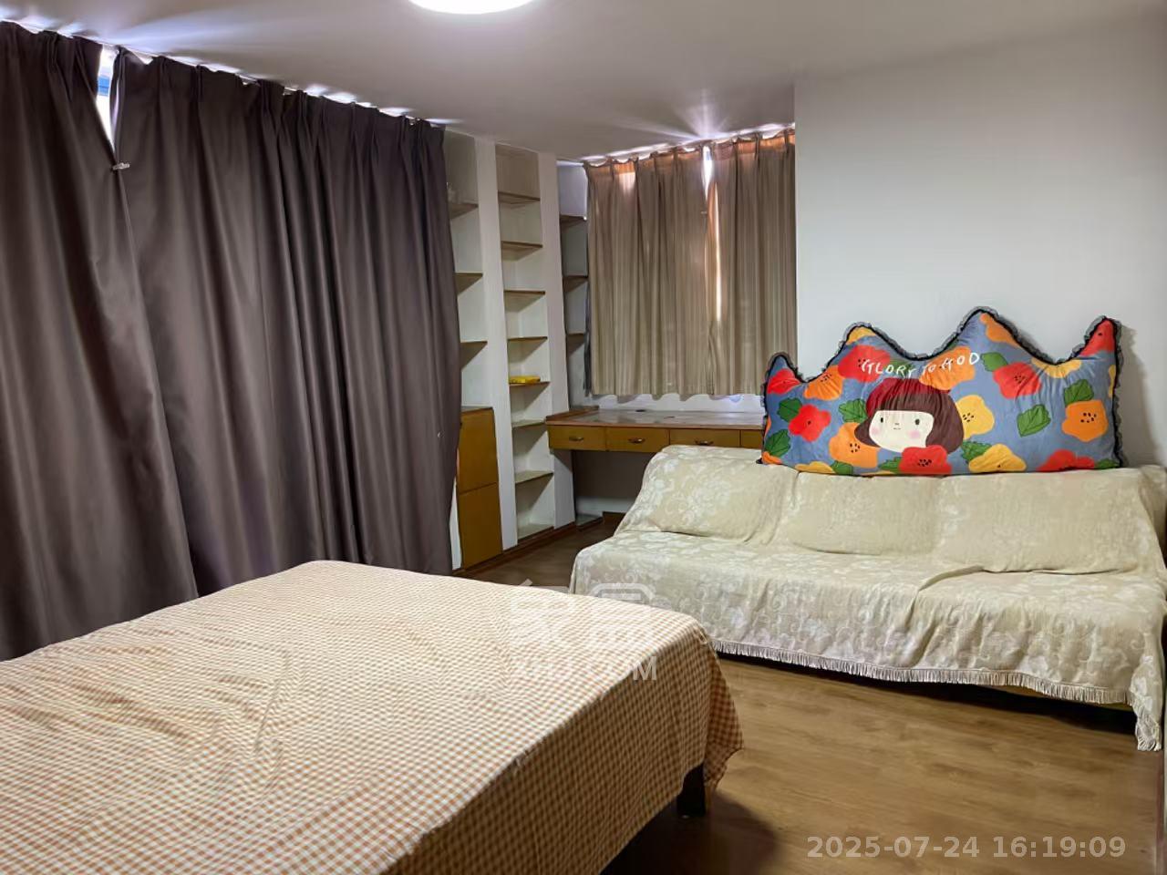 东一国际  1室1厅1卫   2200.00元/月