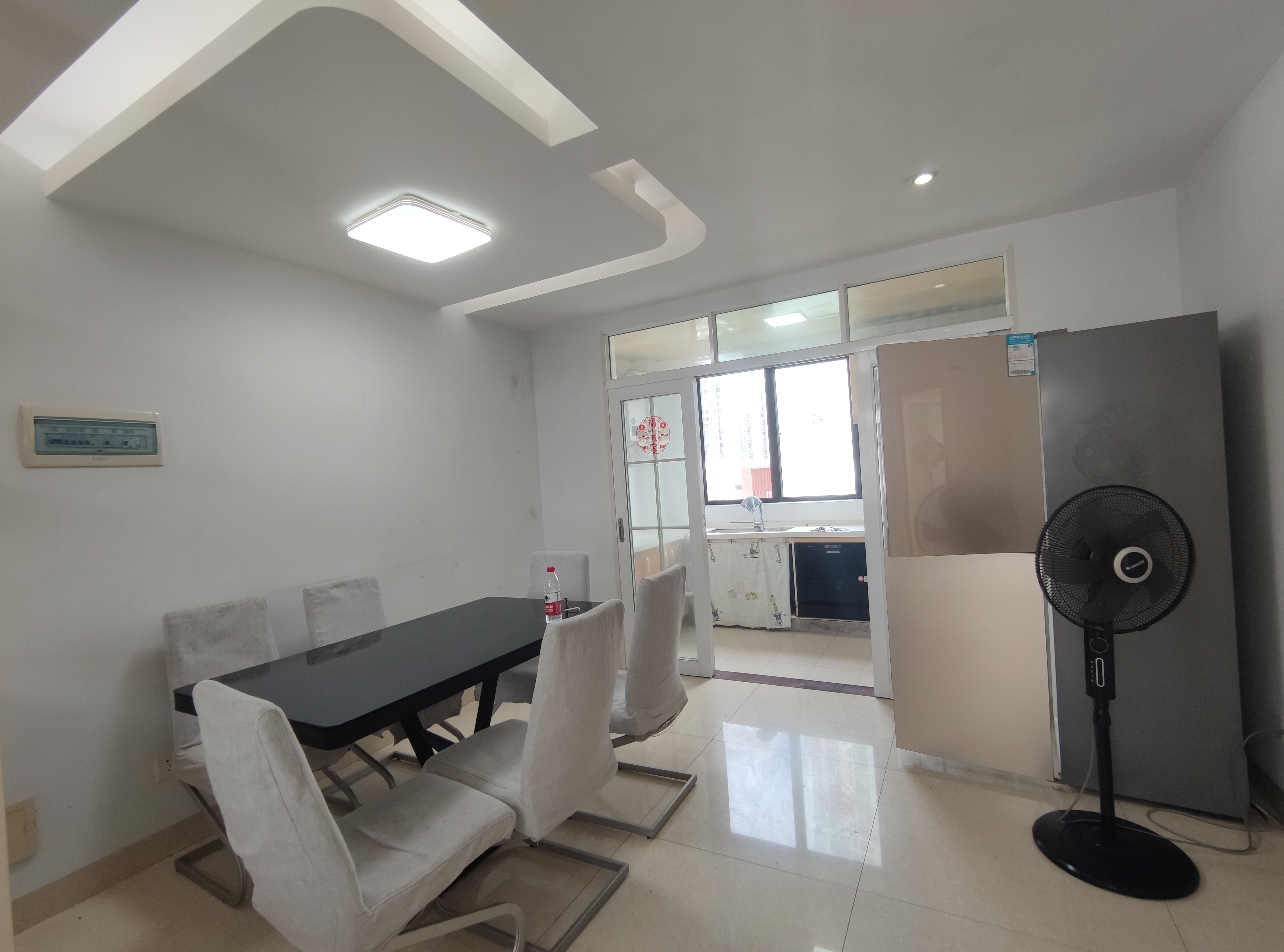 阳光百合 2室2厅1卫 2500.0元/月 阳光百合 2室2厅1卫 2500.0元/月室内图