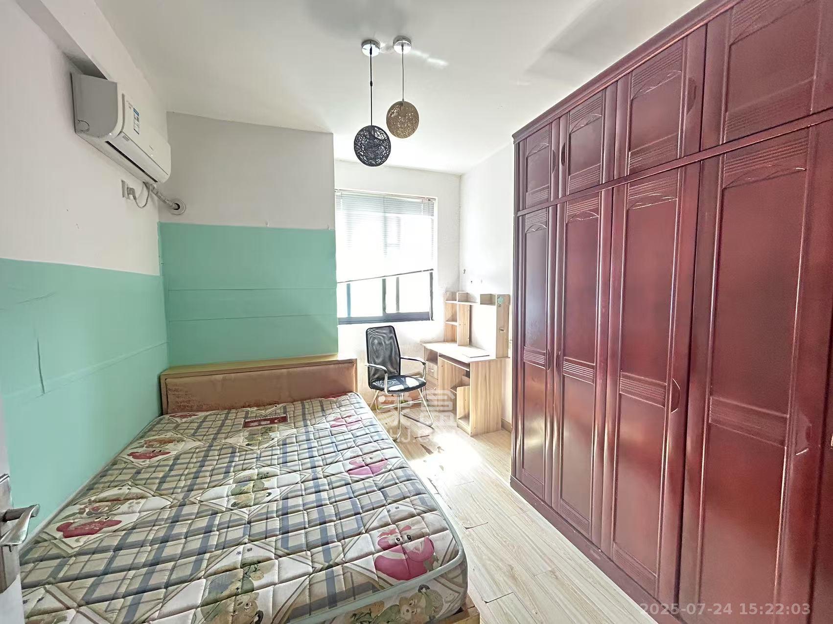 阳光100一期、四五期  4室2厅1卫    2800.0元/月 阳光100一期、四五期  4室2厅1卫    2800.0元/月室内图