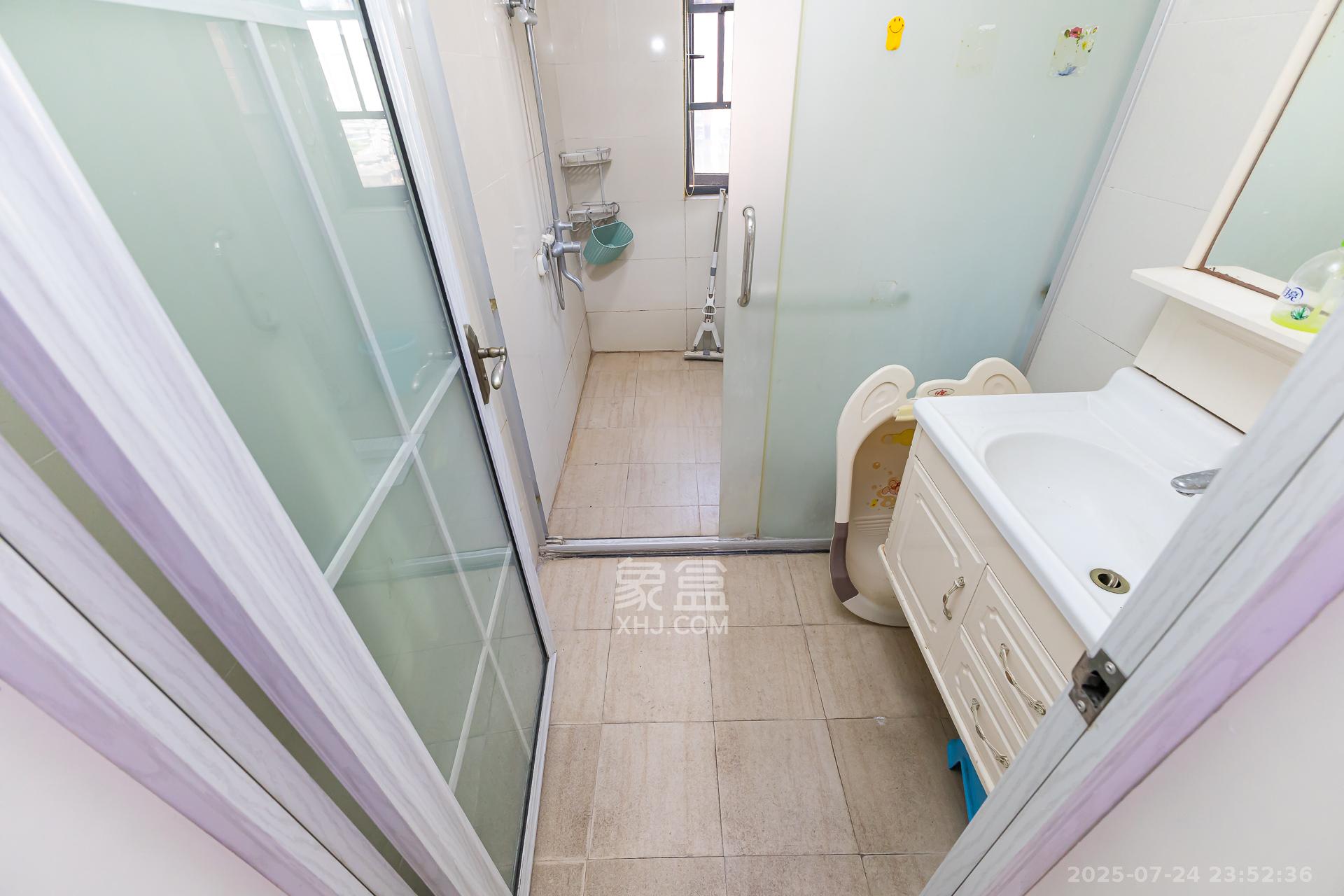 珠江东方明珠(新地东方明珠)三期 3室2厅1卫 66.0万 珠江东方明珠(新地东方明珠)三期 3室2厅1卫 66.0万卫生间