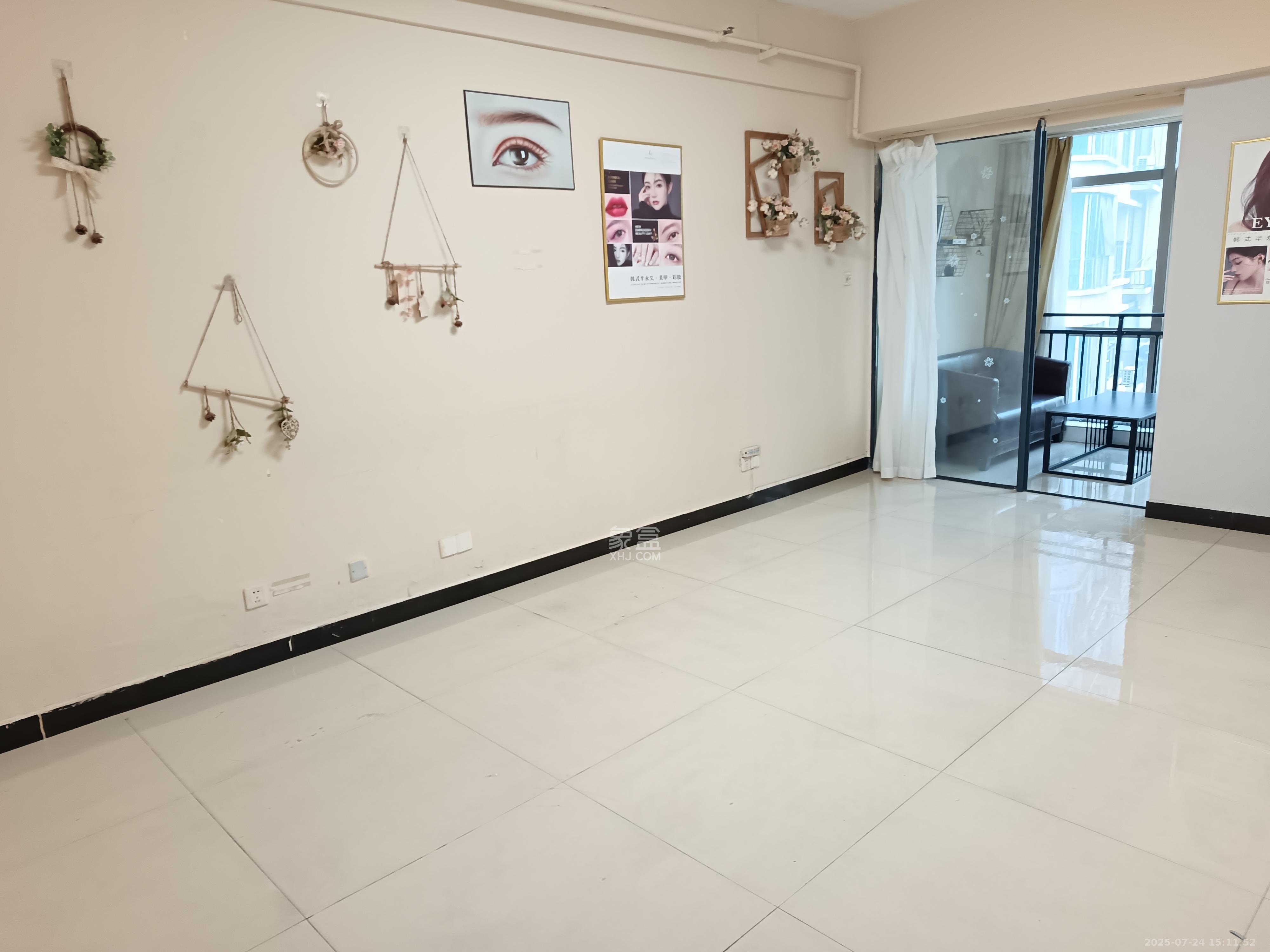 奥克斯广场 1室1厅1卫 2200.0元/月 奥克斯广场 1室1厅1卫 2200.0元/月室内图