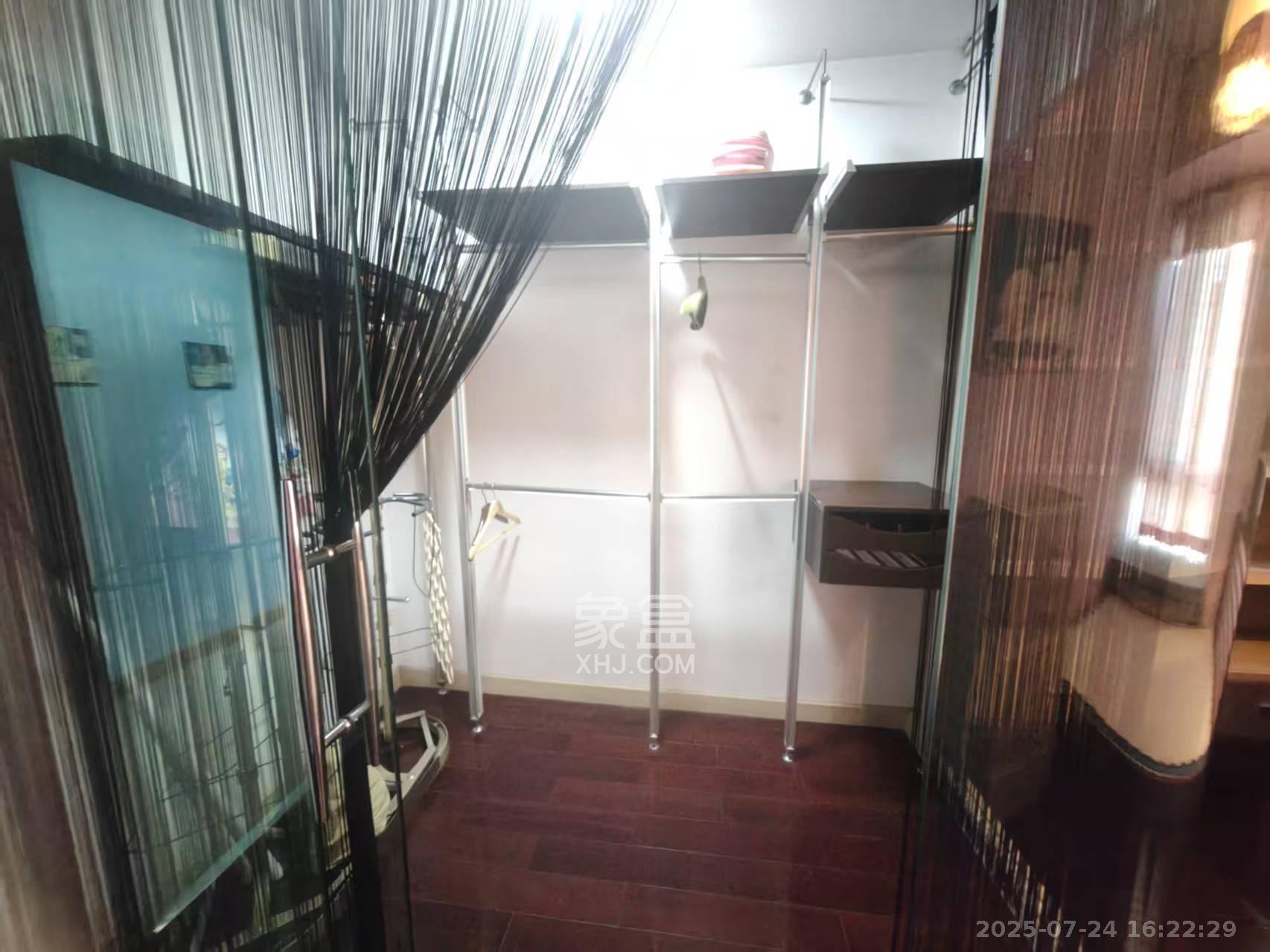 江岸景苑  3室2厅2卫    3400.0元/月室内图