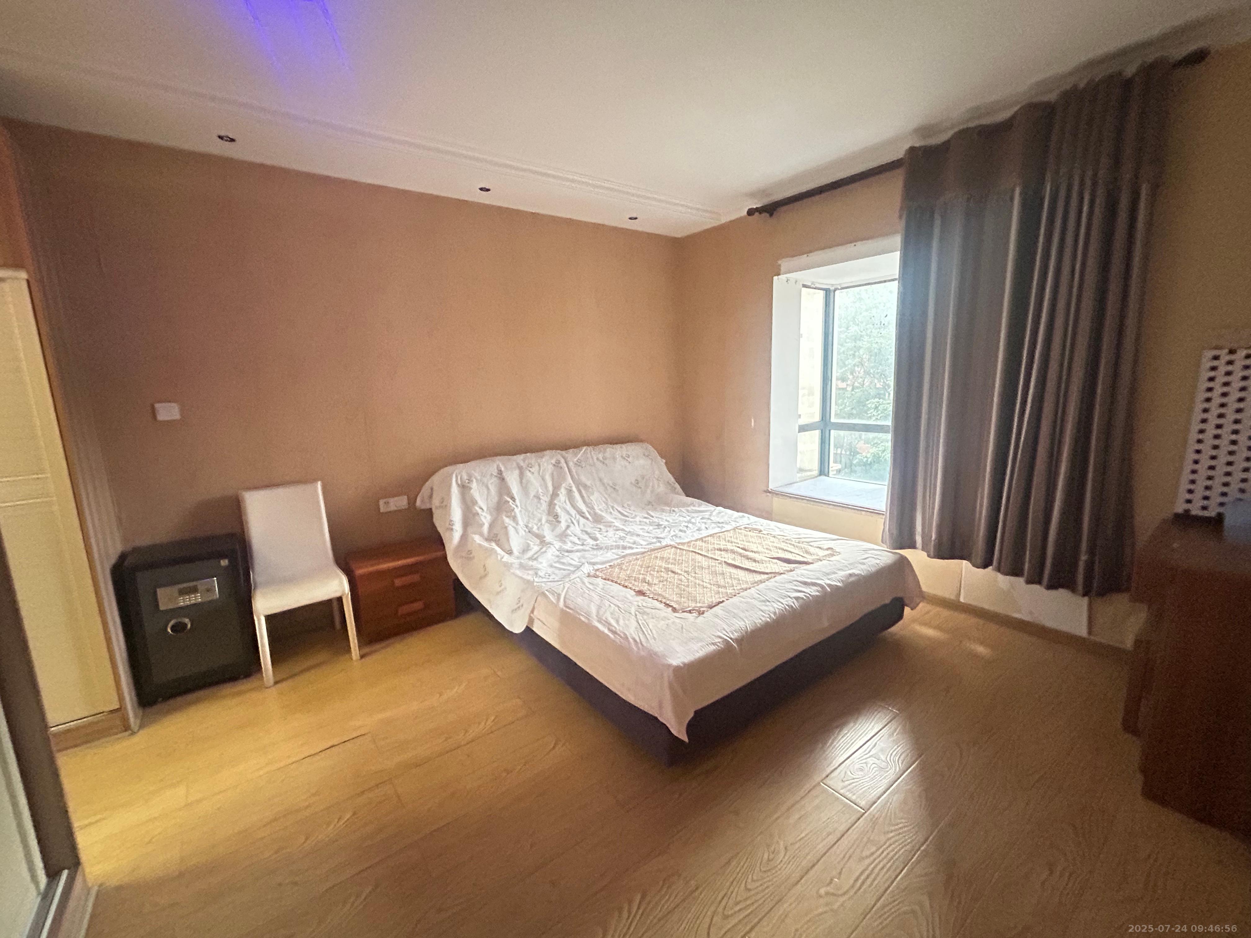 上海城小区 4室2厅2卫 2500.0元/月 上海城小区 4室2厅2卫 2500.0元/月室内图