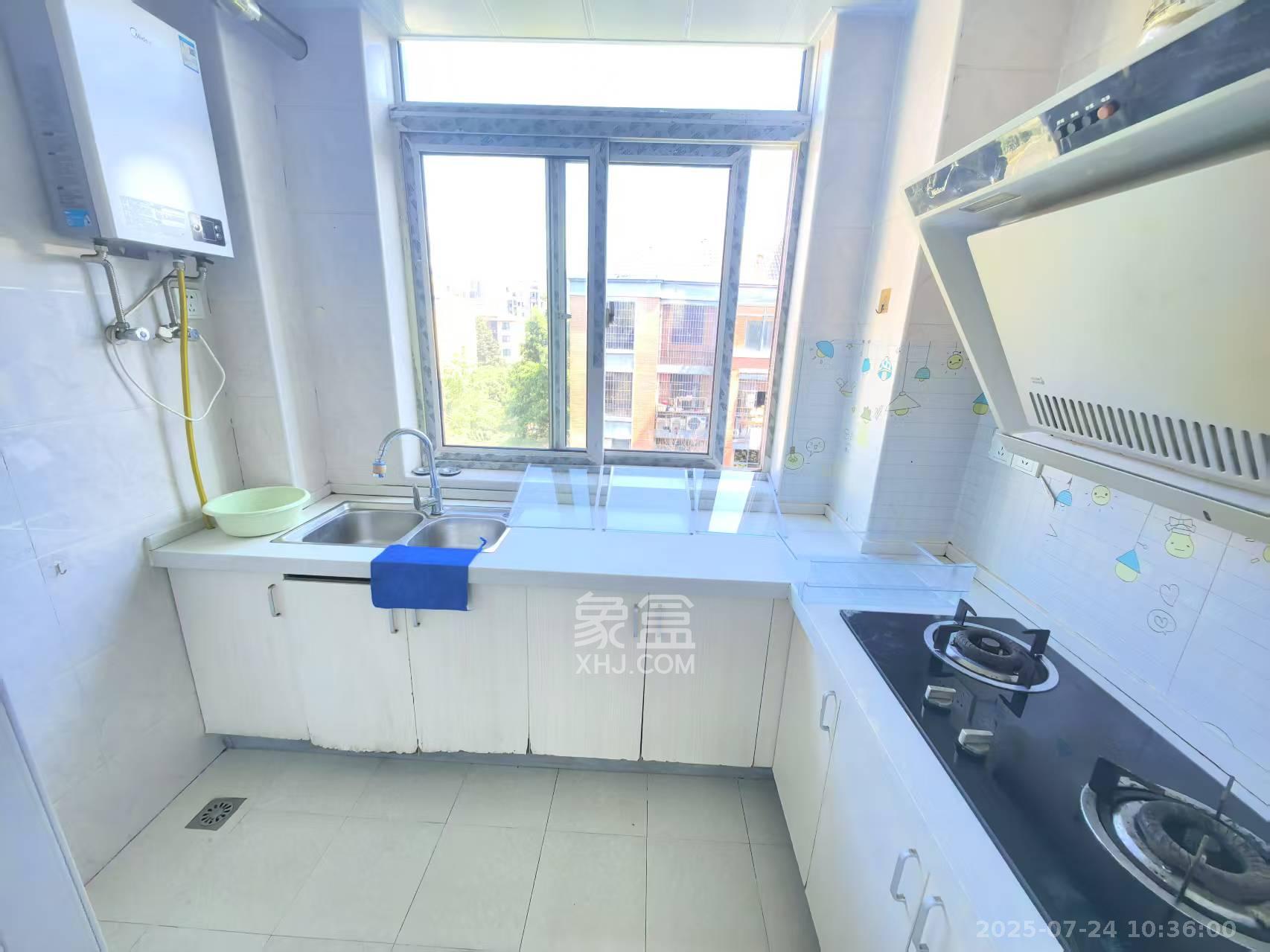 山水湾 3室2厅1卫 1700.0元/月 山水湾 3室2厅1卫 1700.0元/月室内图