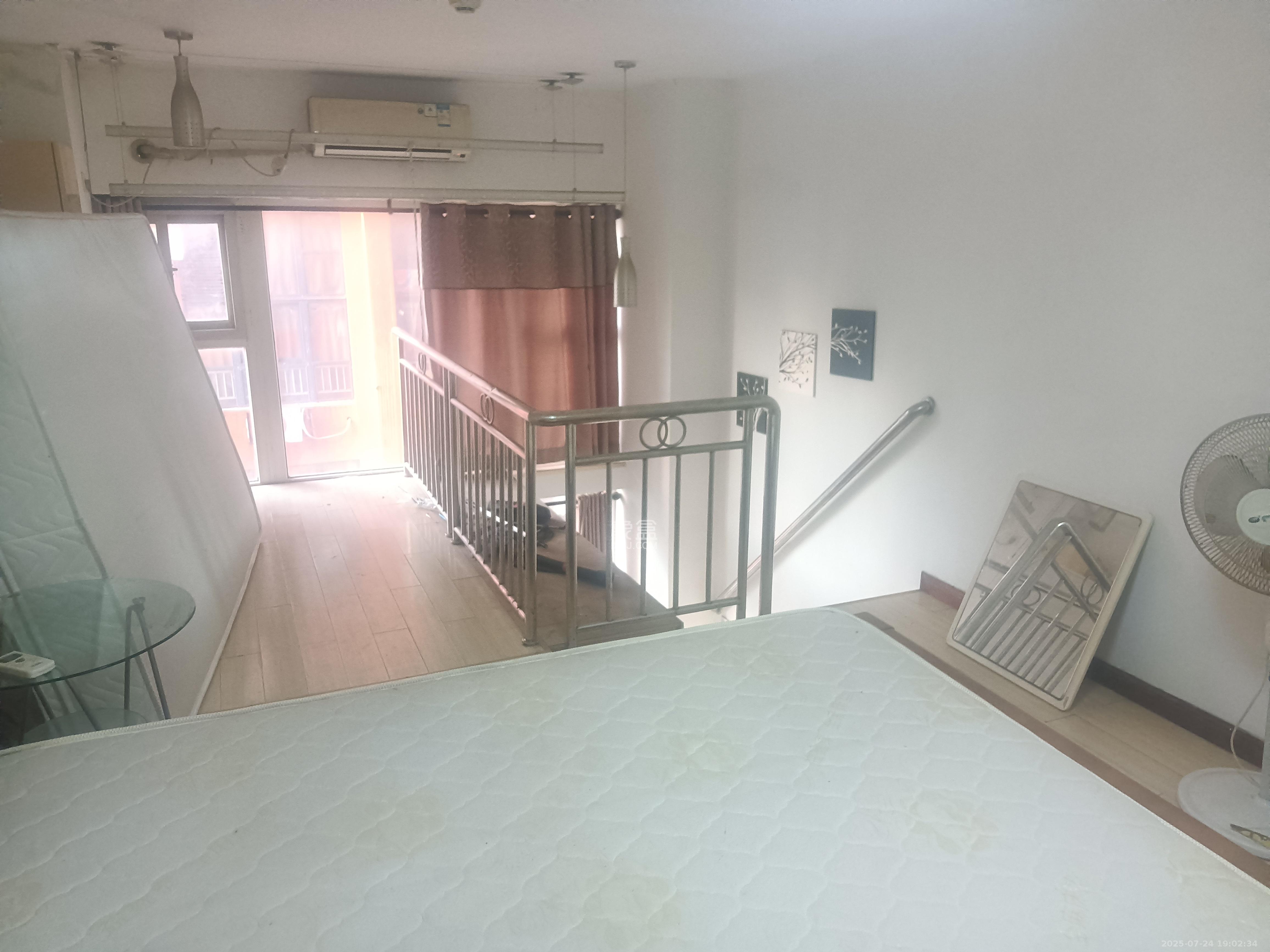 他城（天鸿时代公寓）  1室1厅1卫    1400.0元/月室内图