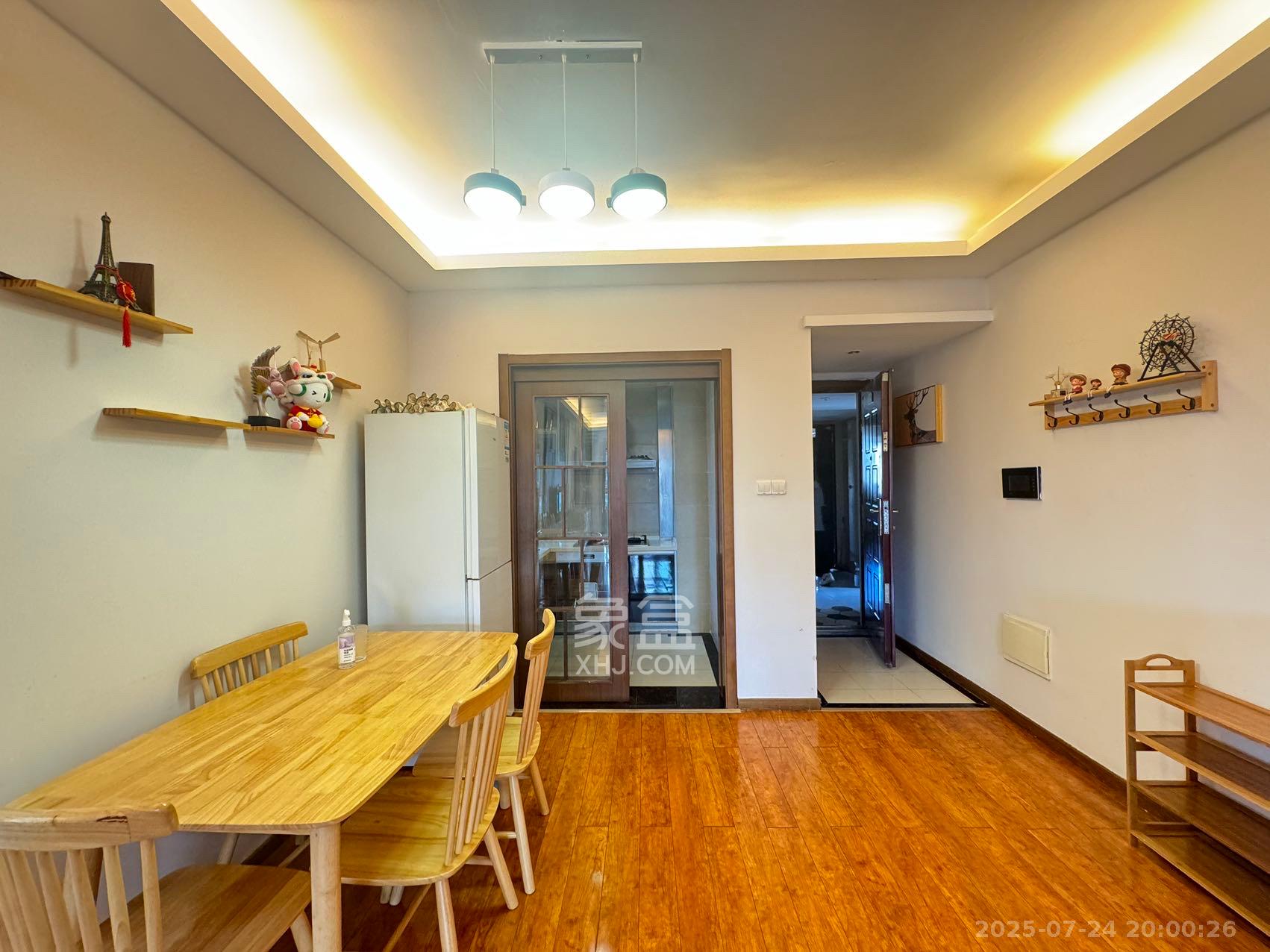 藏珑湖上国际花园 3室2厅2卫 3500.0元/月 藏珑湖上国际花园 3室2厅2卫 3500.0元/月室内图