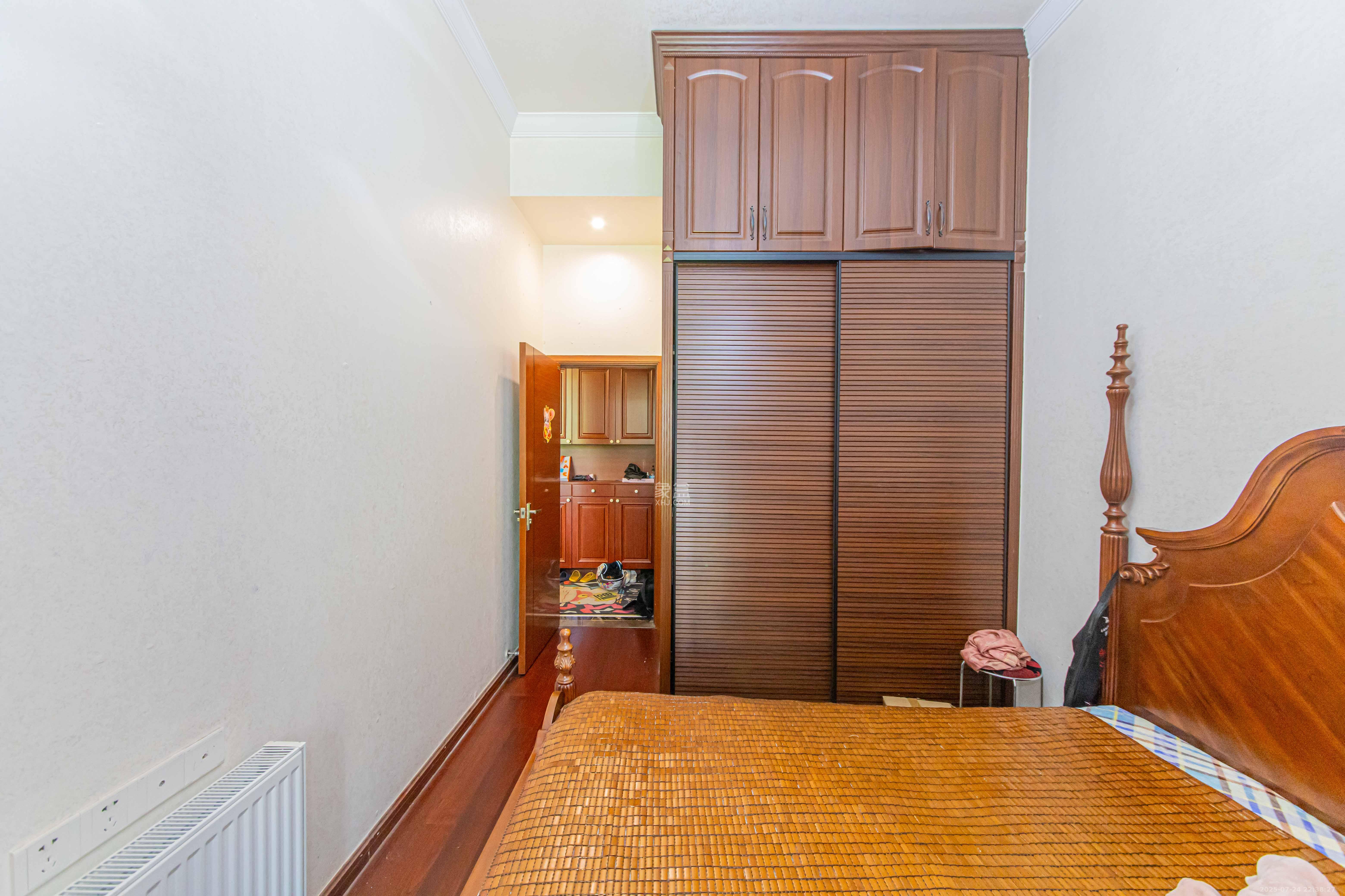 中海新城熙岸(中信新城五期) 4室2厅2卫 170.0万 中海新城熙岸(中信新城五期) 4室2厅2卫 170.0万卧室