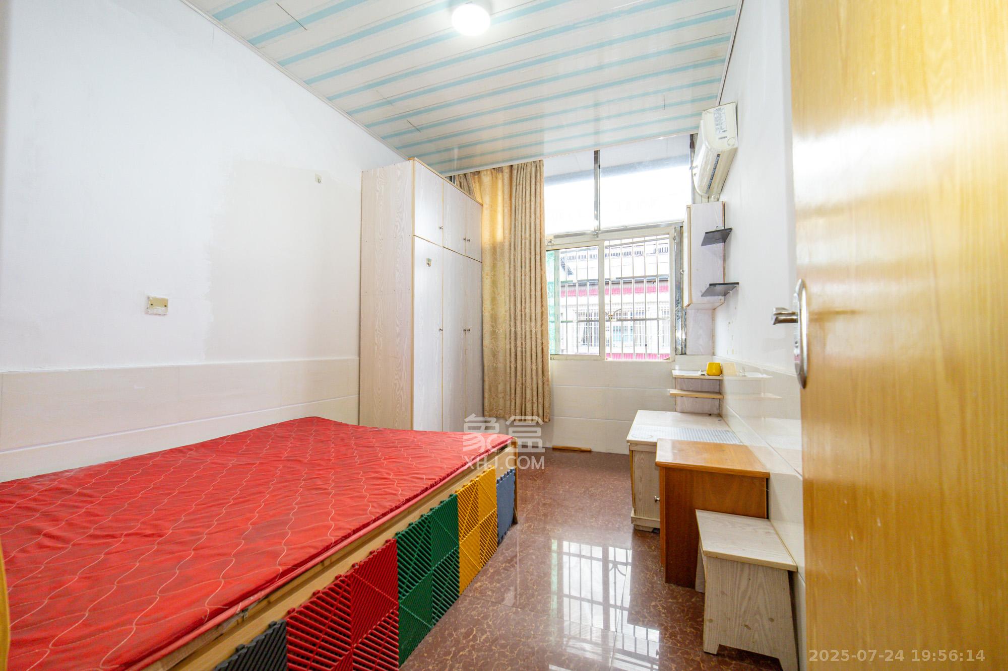 众鑫建材市场(长沙县星沙镇皮具市场) 10室4厅4卫 288.0万 众鑫建材市场(长沙县星沙镇皮具市场) 10室4厅4卫 288.0万卧室