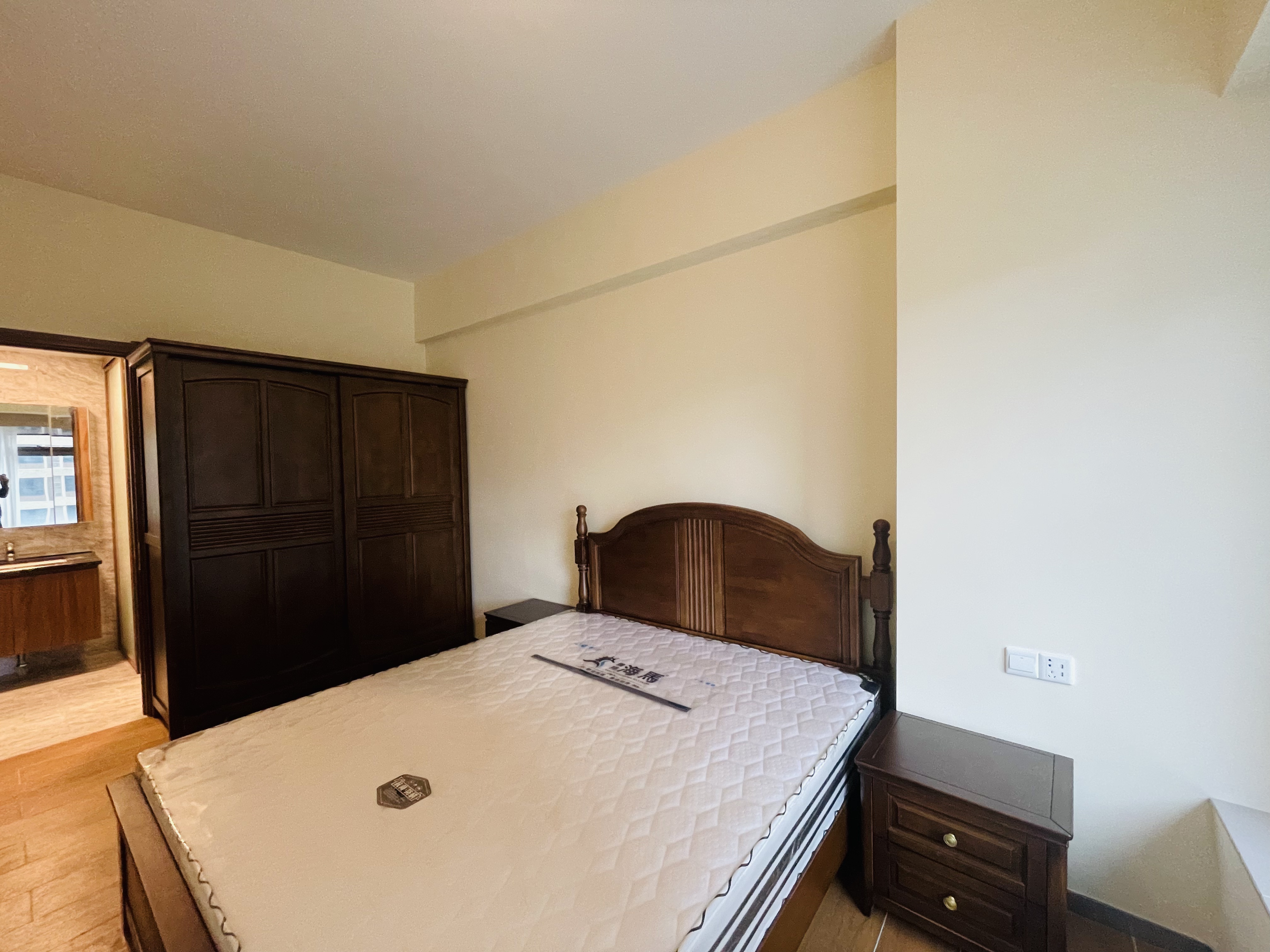 滨江海岸三期 1室1厅1卫 2100.00元/月 滨江海岸三期 1室1厅1卫 2100.00元/月室内图