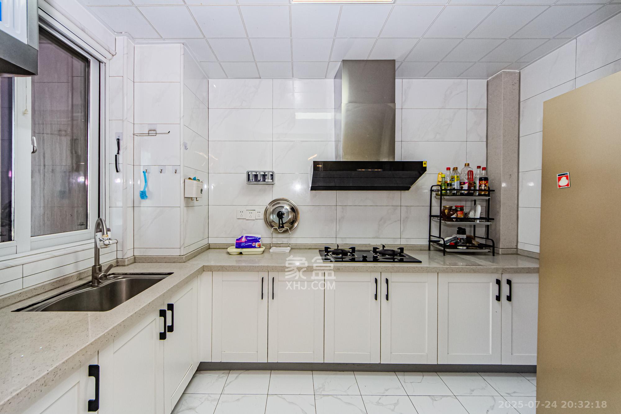 北辰三角洲C3区  5室2厅2卫    320.0万 北辰三角洲C3区  5室2厅2卫    320.0万厨房