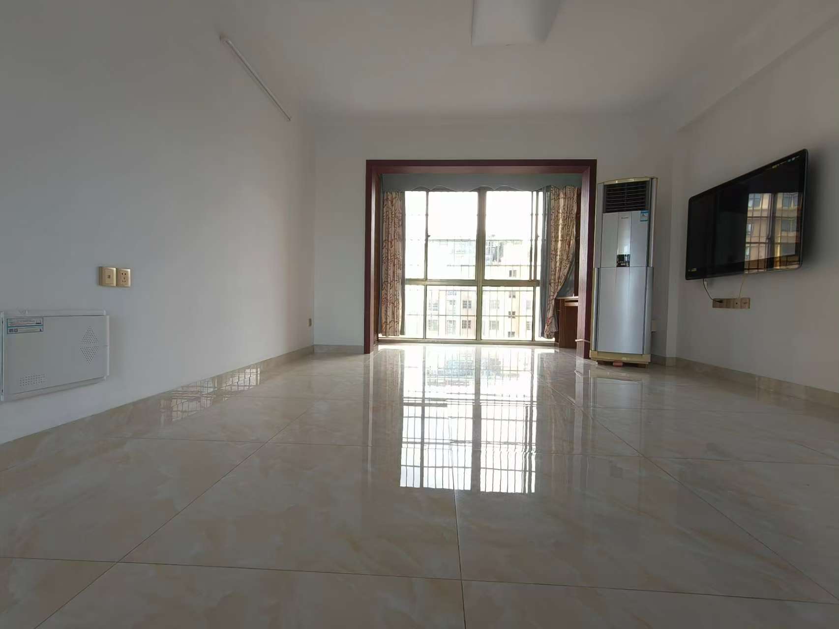 凤凰明珠  3室2厅2卫    155.0万 凤凰明珠  3室2厅2卫    155.0万室内图