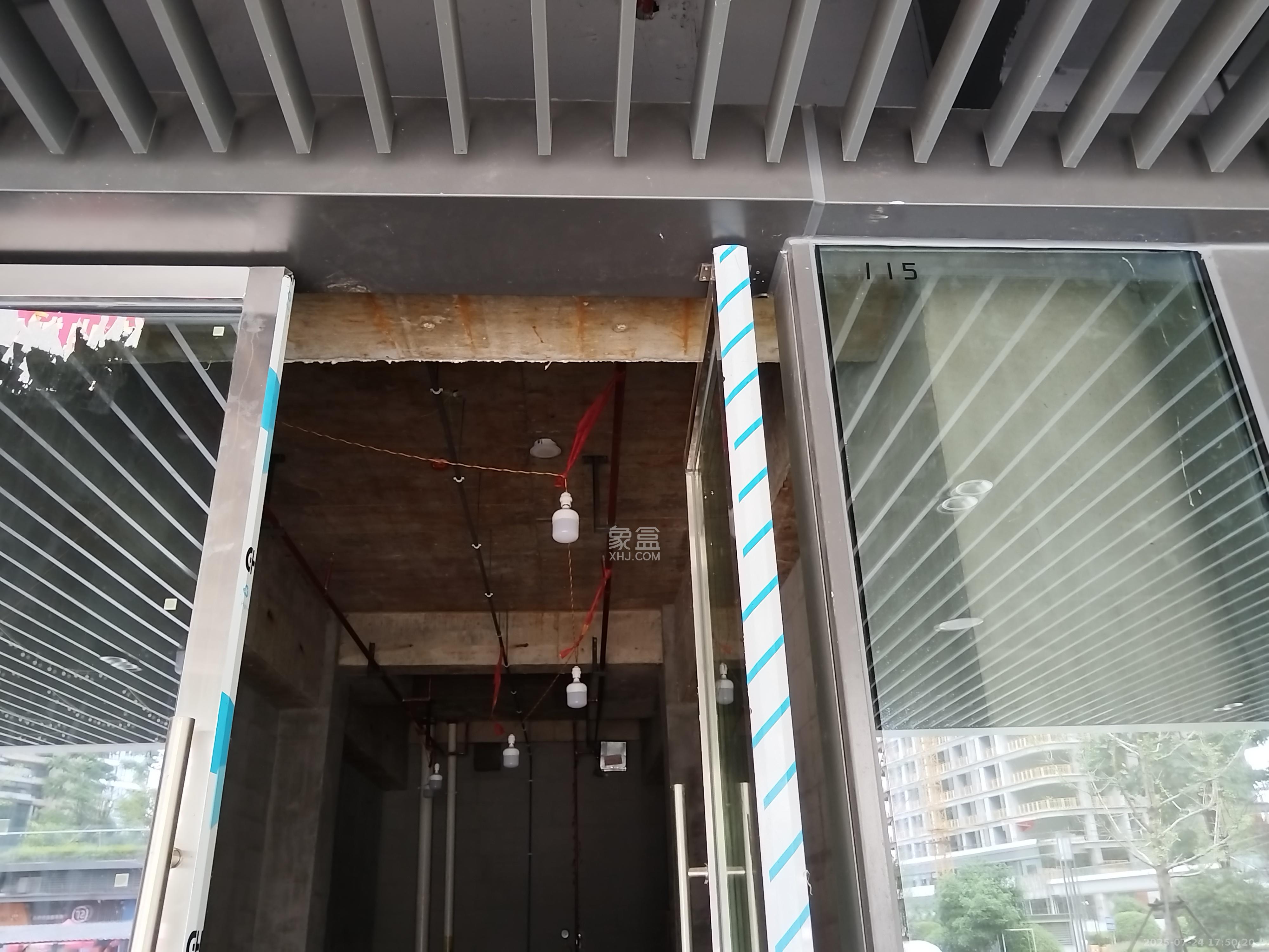 复地滨江金融中心   45.0㎡      6800.0元/月