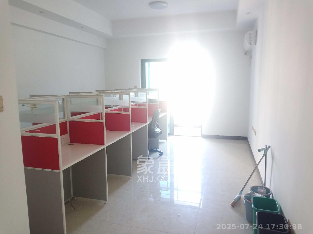 保利麓谷林语I区   55.0㎡     2000.00元/月室内图
