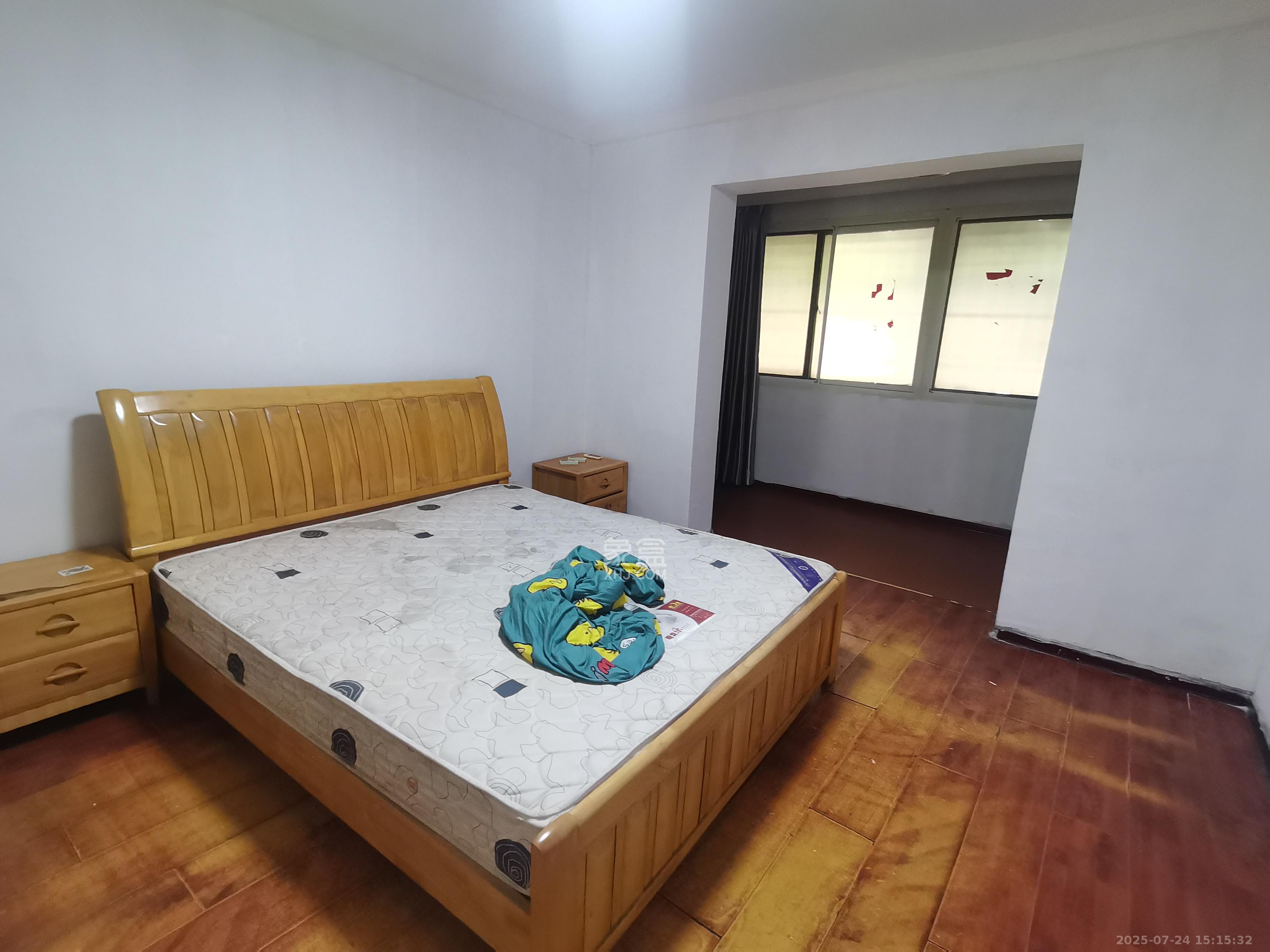 玛依拉山庄 3室2厅1卫 2400.0元/月 玛依拉山庄 3室2厅1卫 2400.0元/月室内图