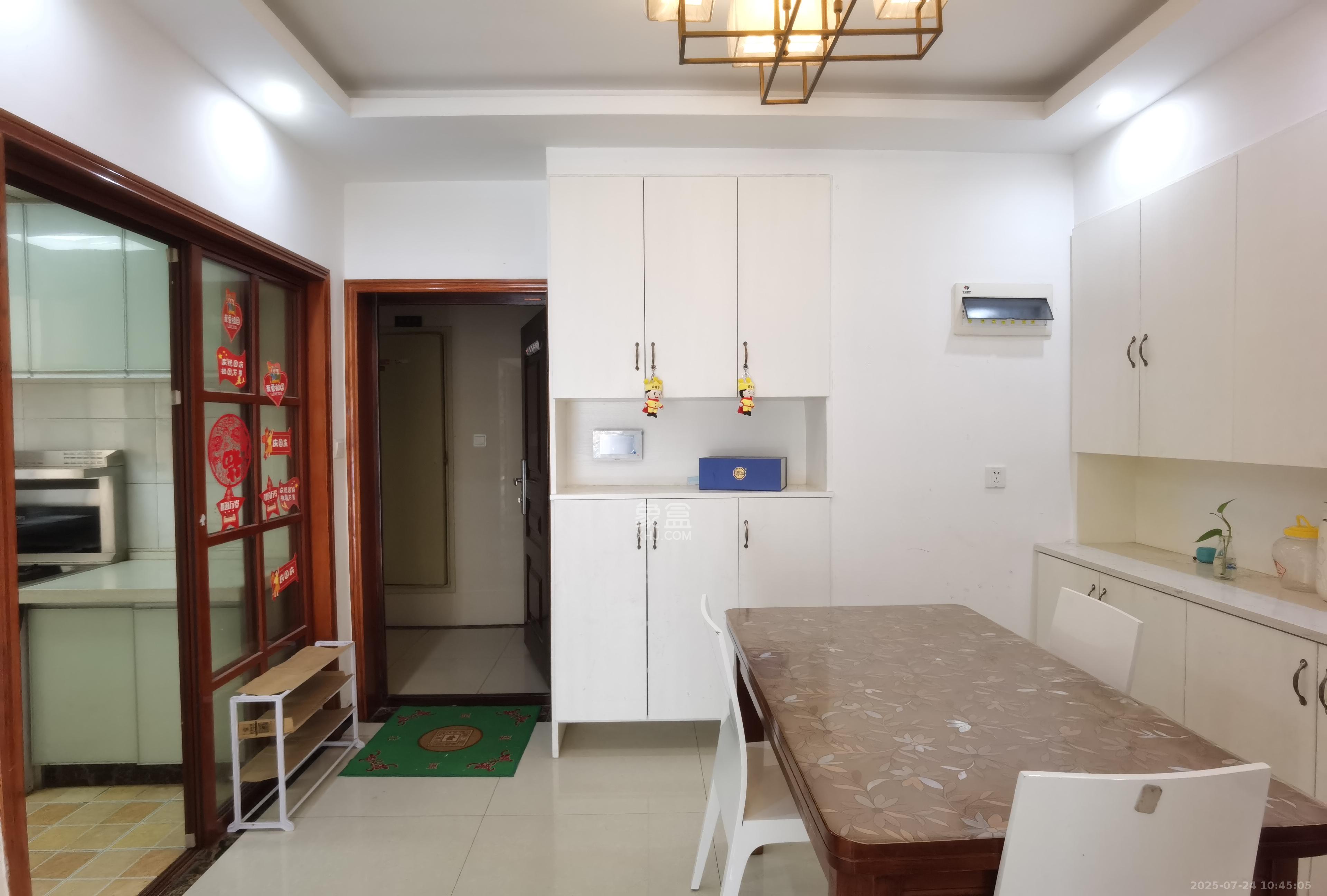 卢浮原著  3室2厅1卫   1900.00元/月室内图