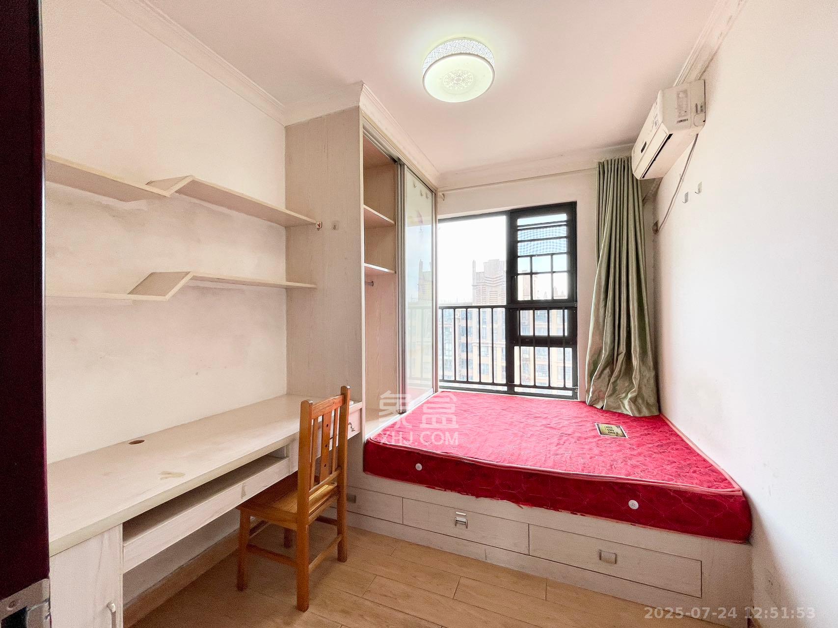 荣盛花语馨苑  4室2厅1卫    2100.0元/月 荣盛花语馨苑  4室2厅1卫    2100.0元/月室内图